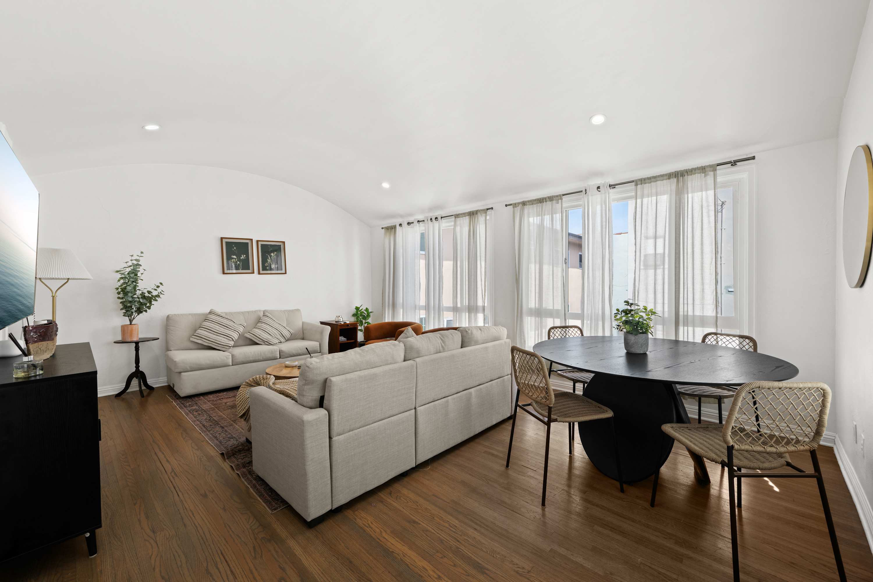 Remodeled Central LA Apt · Free Parking