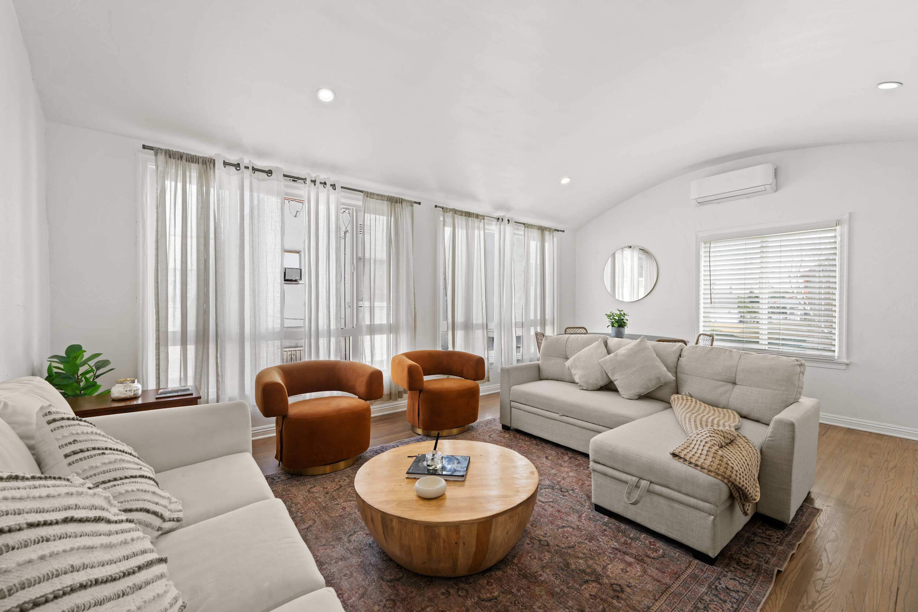 Remodeled Central LA Apt · Free Parking
