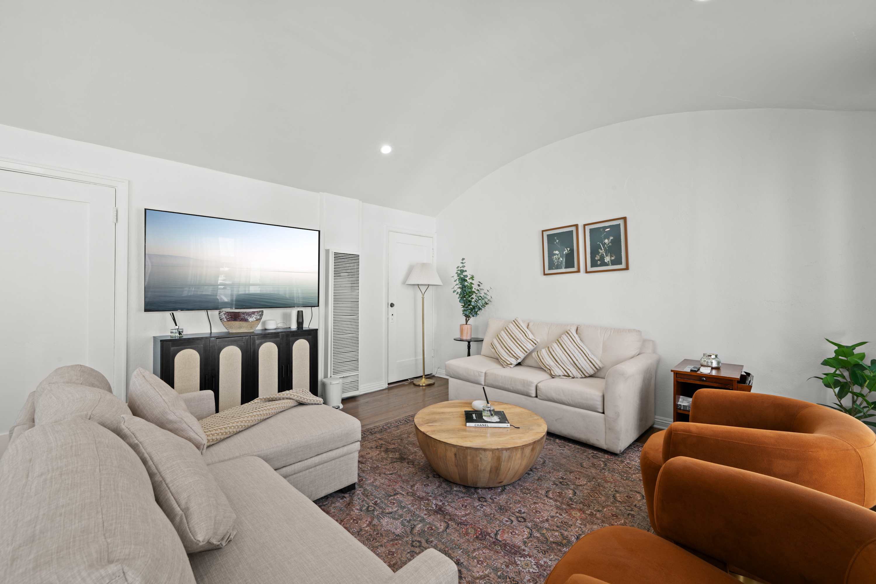 Remodeled Central LA Apt · Free Parking