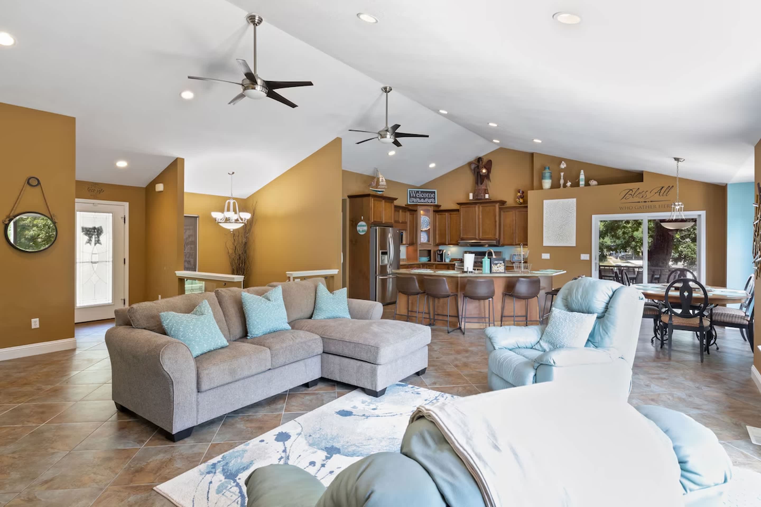 Eagle Ridge Retreat - Dock, Hot Tub & Game Room