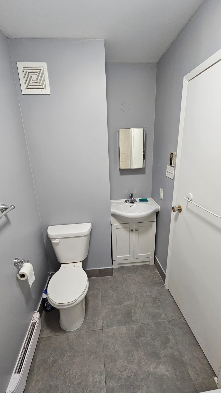 Renovated 1-bedroom Suite #02 (1st floor)