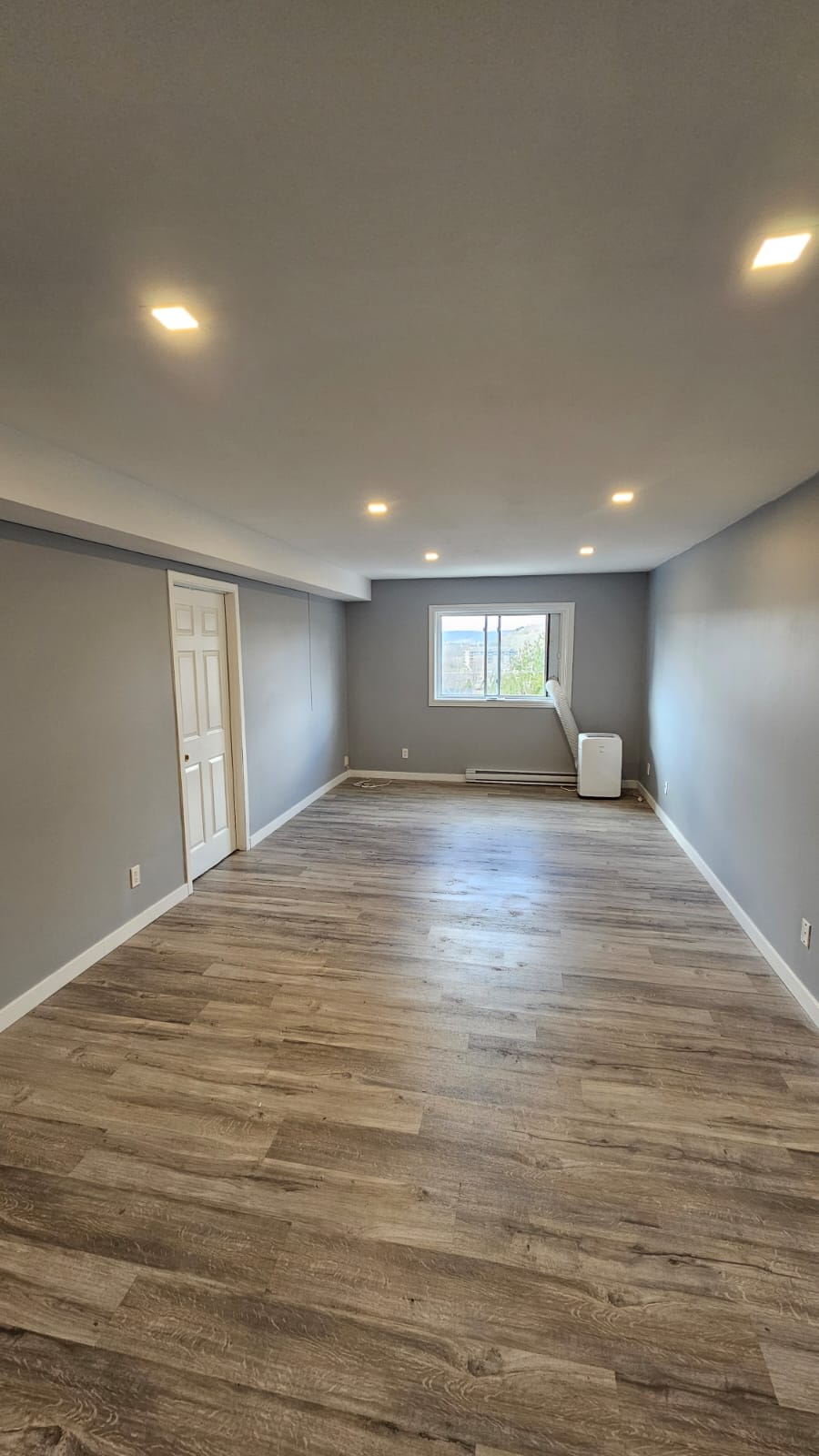 Freshly Renovated 1-bedroom Suite #21 (2nd floor)