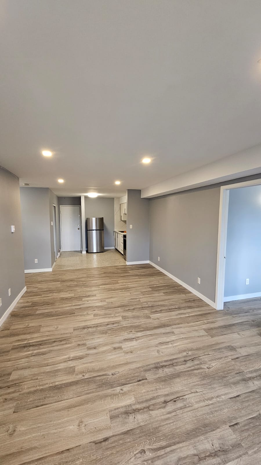 Freshly Renovated 1-bedroom Suite #21 (2nd floor)