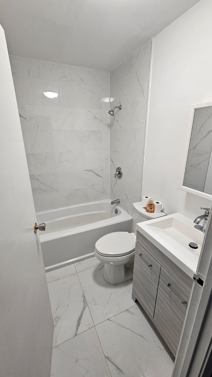 Freshly Renovated Studio Suite #22 (2nd floor)