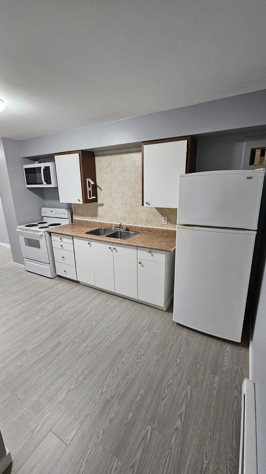 Freshly Renovated Studio Suite #22 (2nd floor)