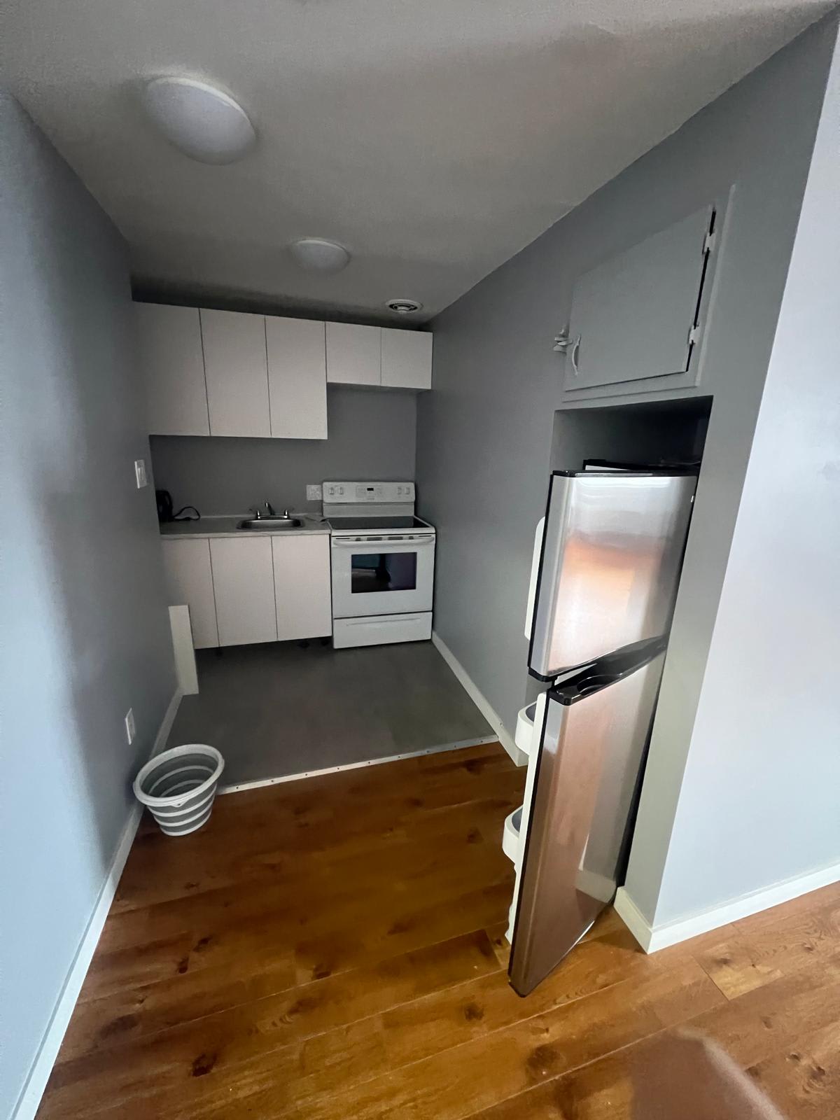 Freshly Renovated 1-bedroom Suite #05 (3rd floor)