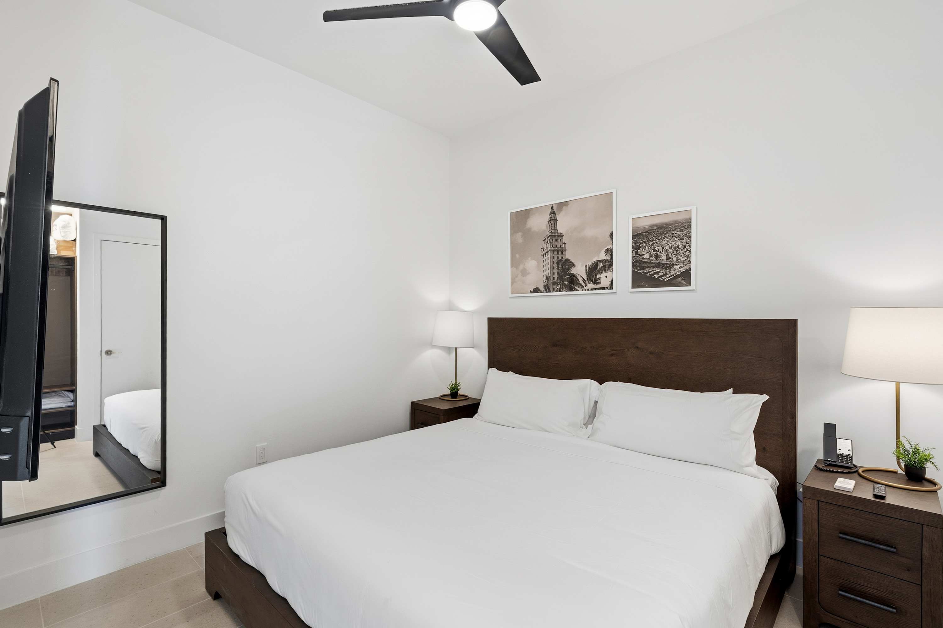 Elegant 1BR Ā· Rooftop Pool Ā· Walk to Fan Fest