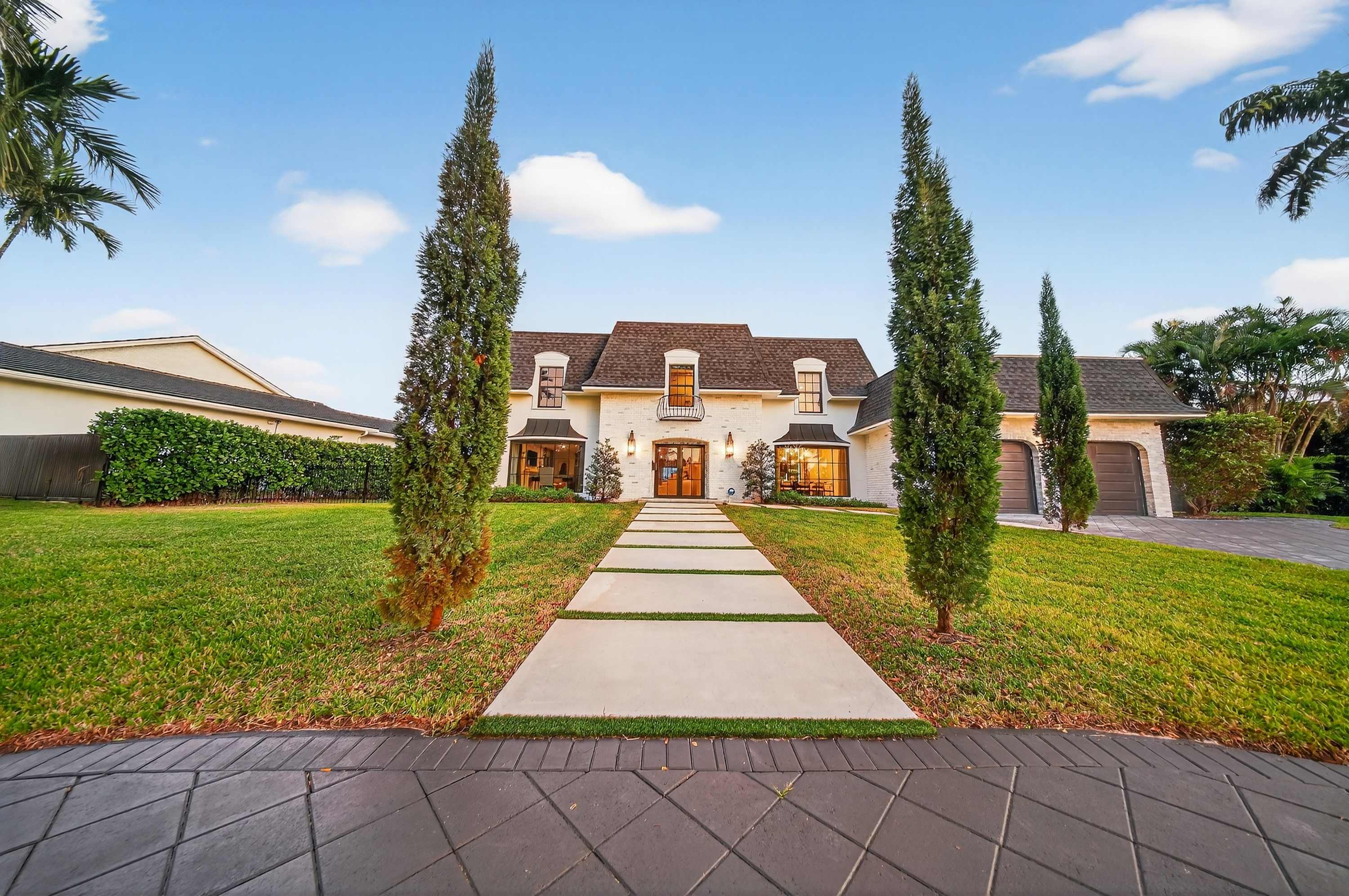 Brand New 5 bedroom Modern Home on Golf course 2