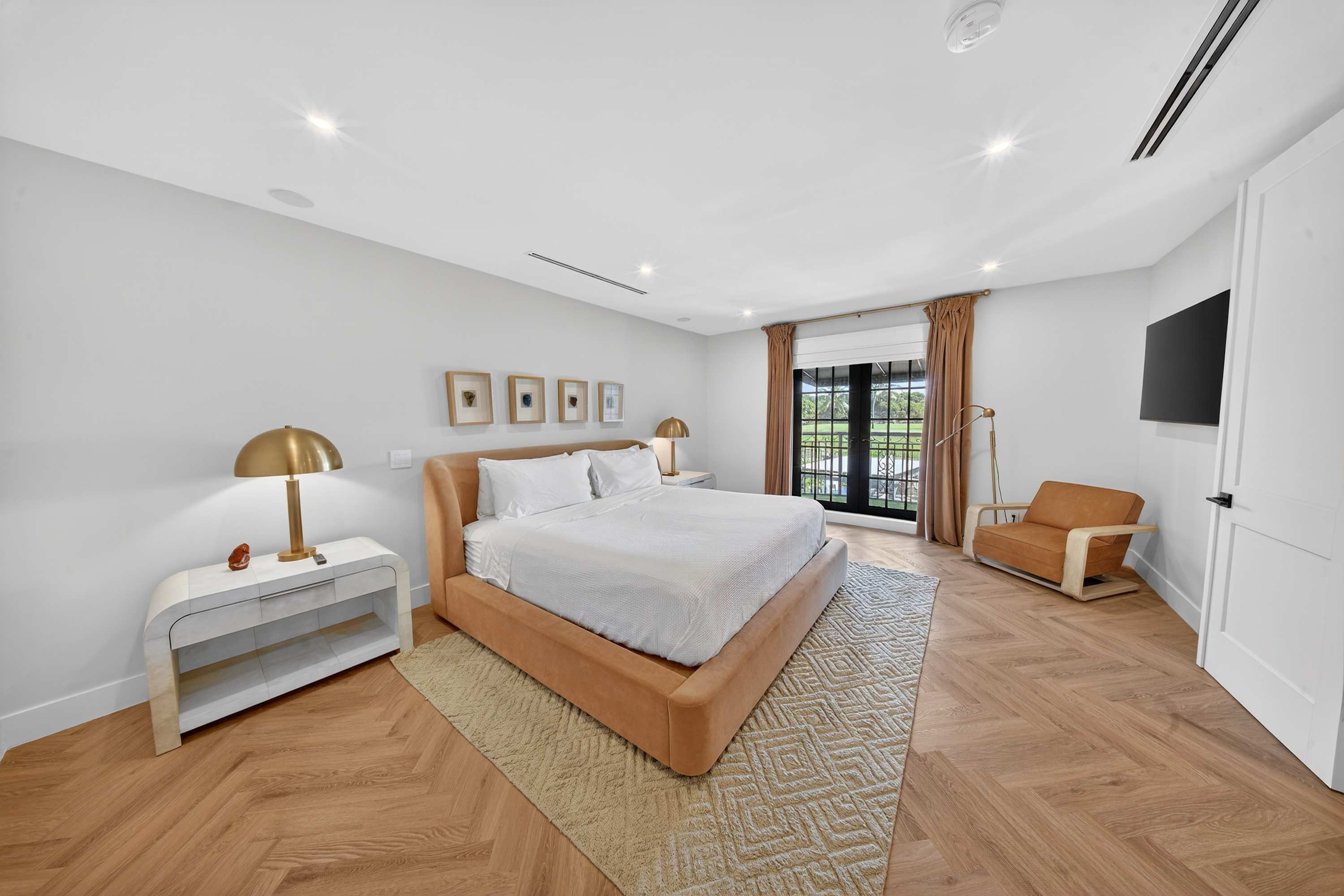 Brand New 5 bedroom Modern Home on Golf course - Picture 18