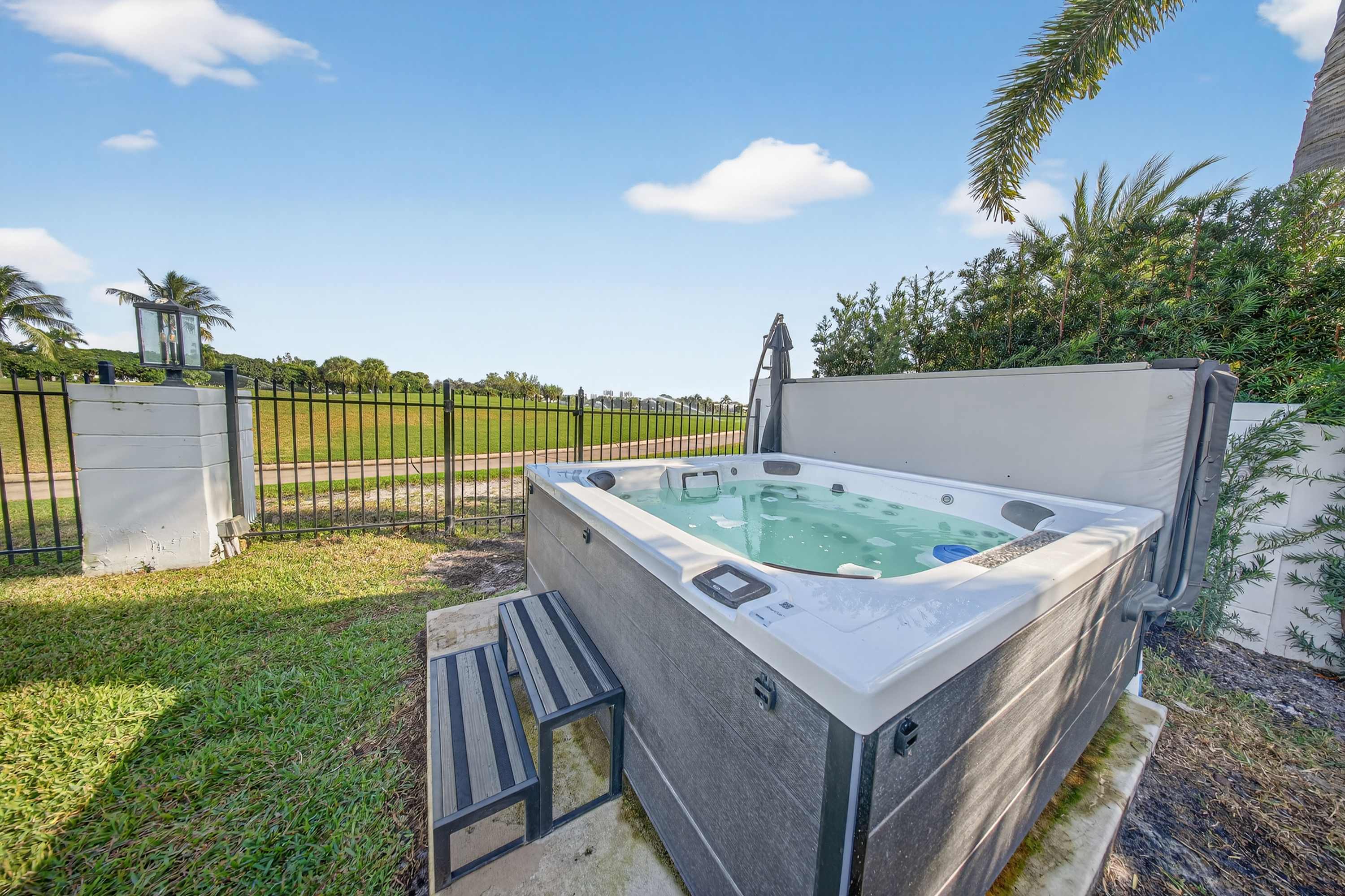 Brand New 5 bedroom Modern Home on Golf course - Picture 47