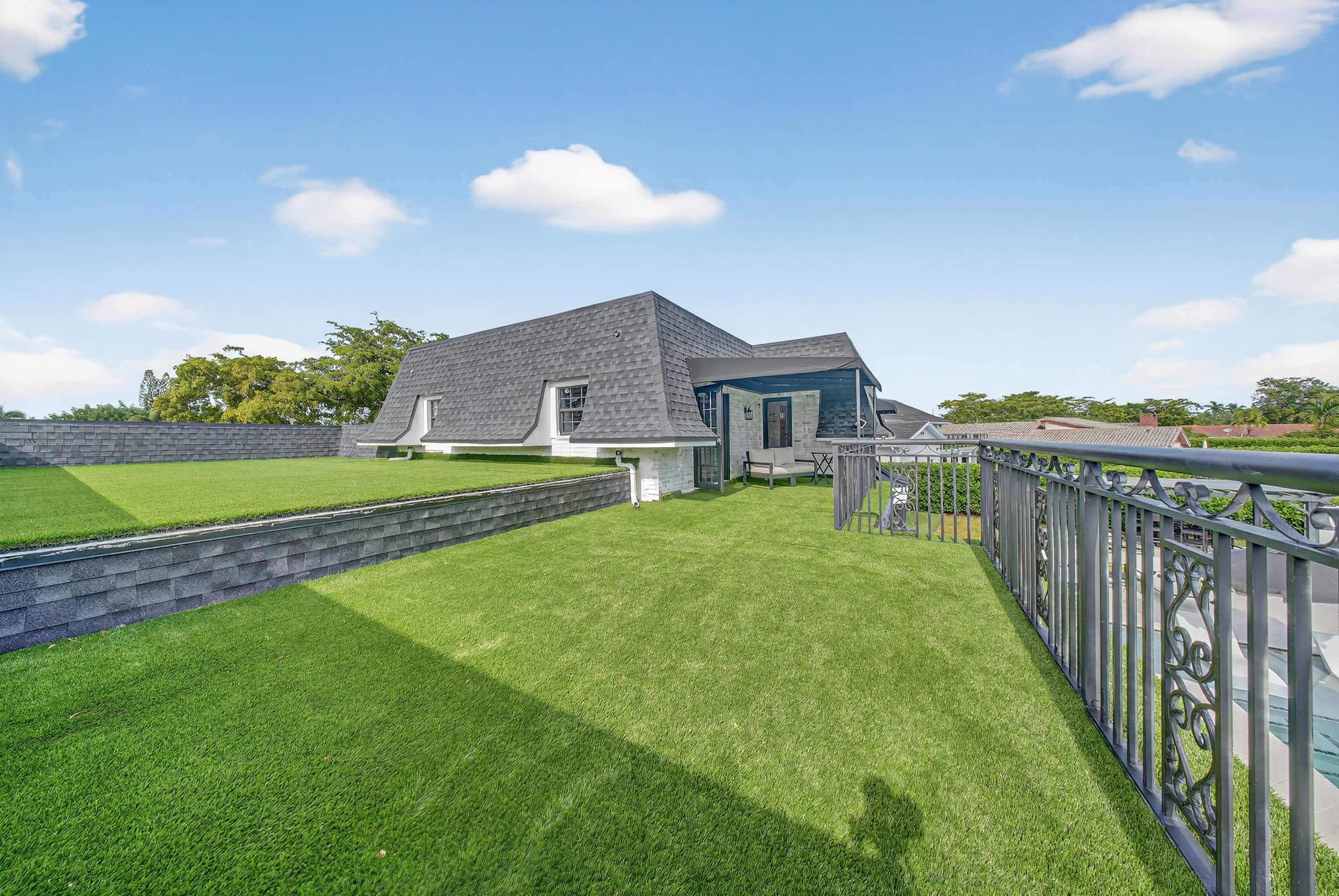 Brand New 5 bedroom Modern Home on Golf course - Picture 29