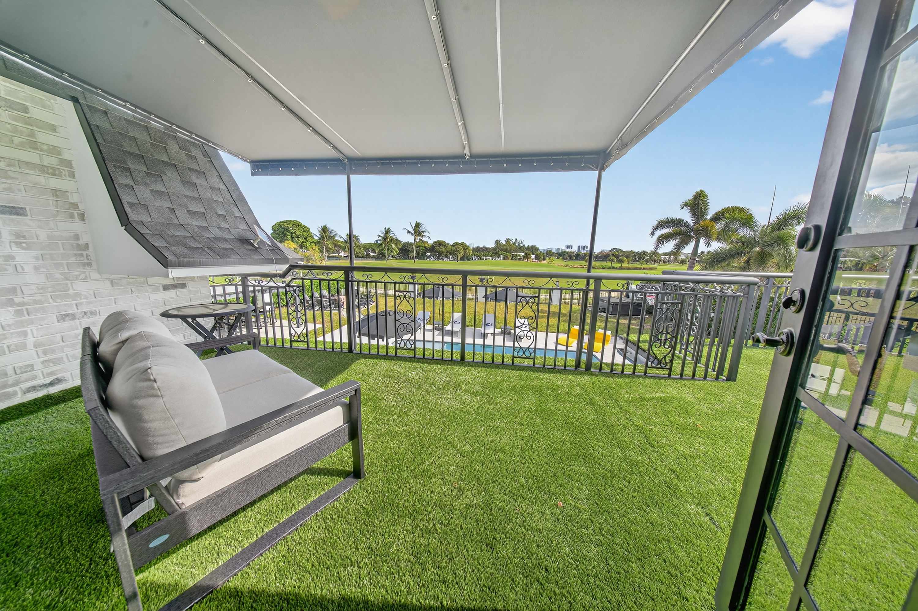 Brand New 5 bedroom Modern Home on Golf course - Picture 28