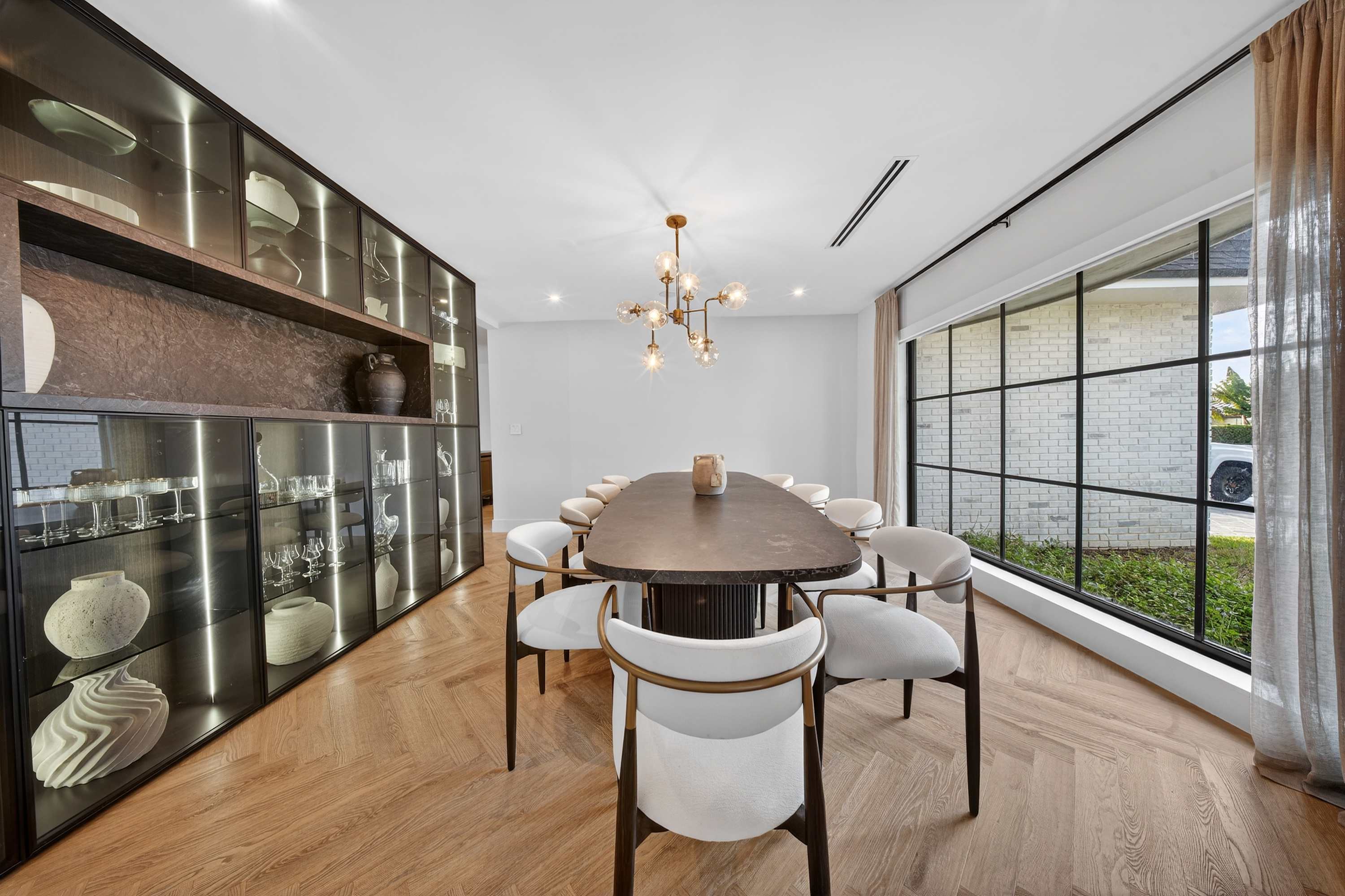 Brand New 5 bedroom Modern Home on Golf course - Picture 10
