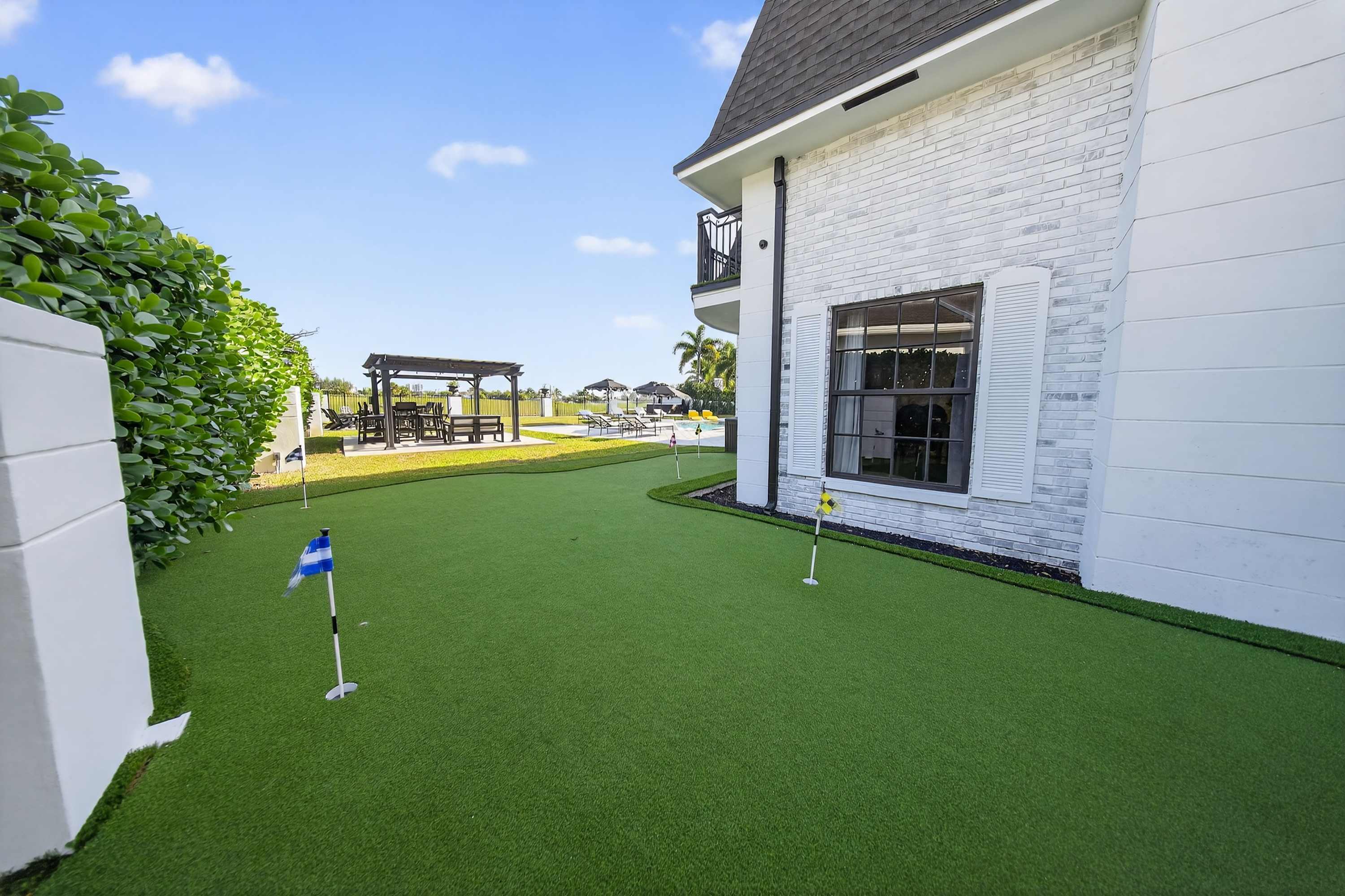 Brand New 5 bedroom Modern Home on Golf course - Picture 39