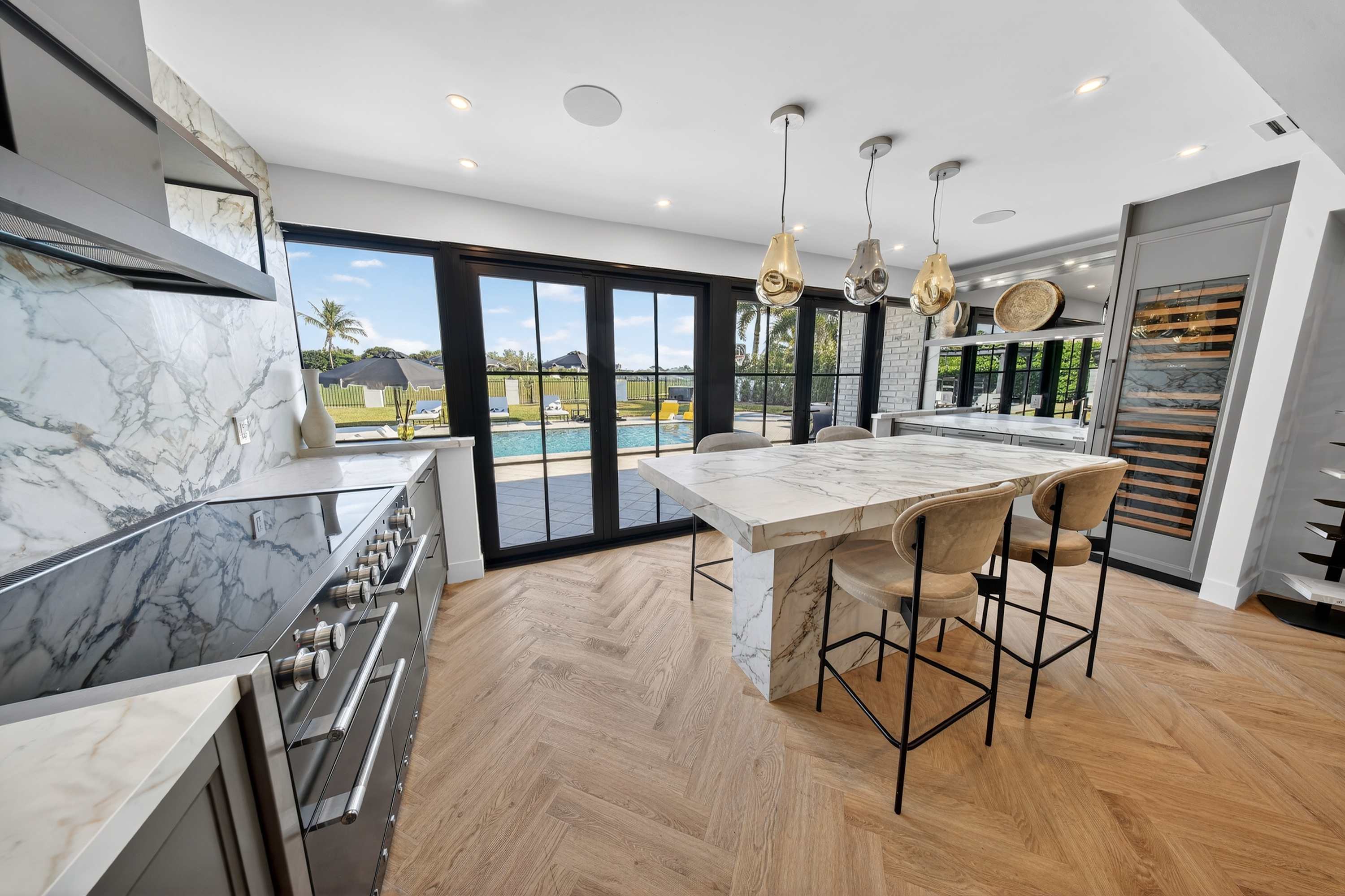 Brand New 5 bedroom Modern Home on Golf course - Picture 36
