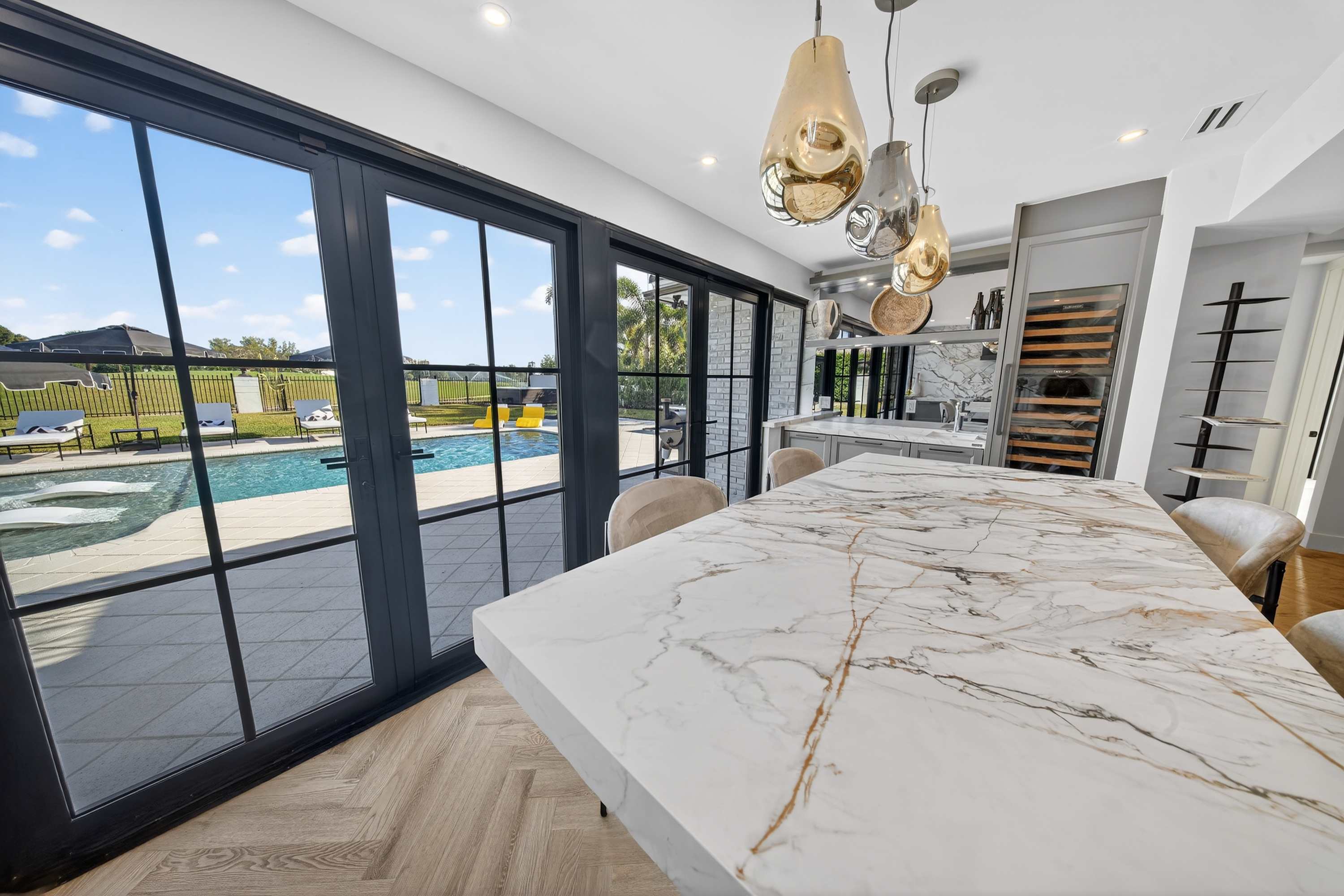 Brand New 5 bedroom Modern Home on Golf course - Picture 31