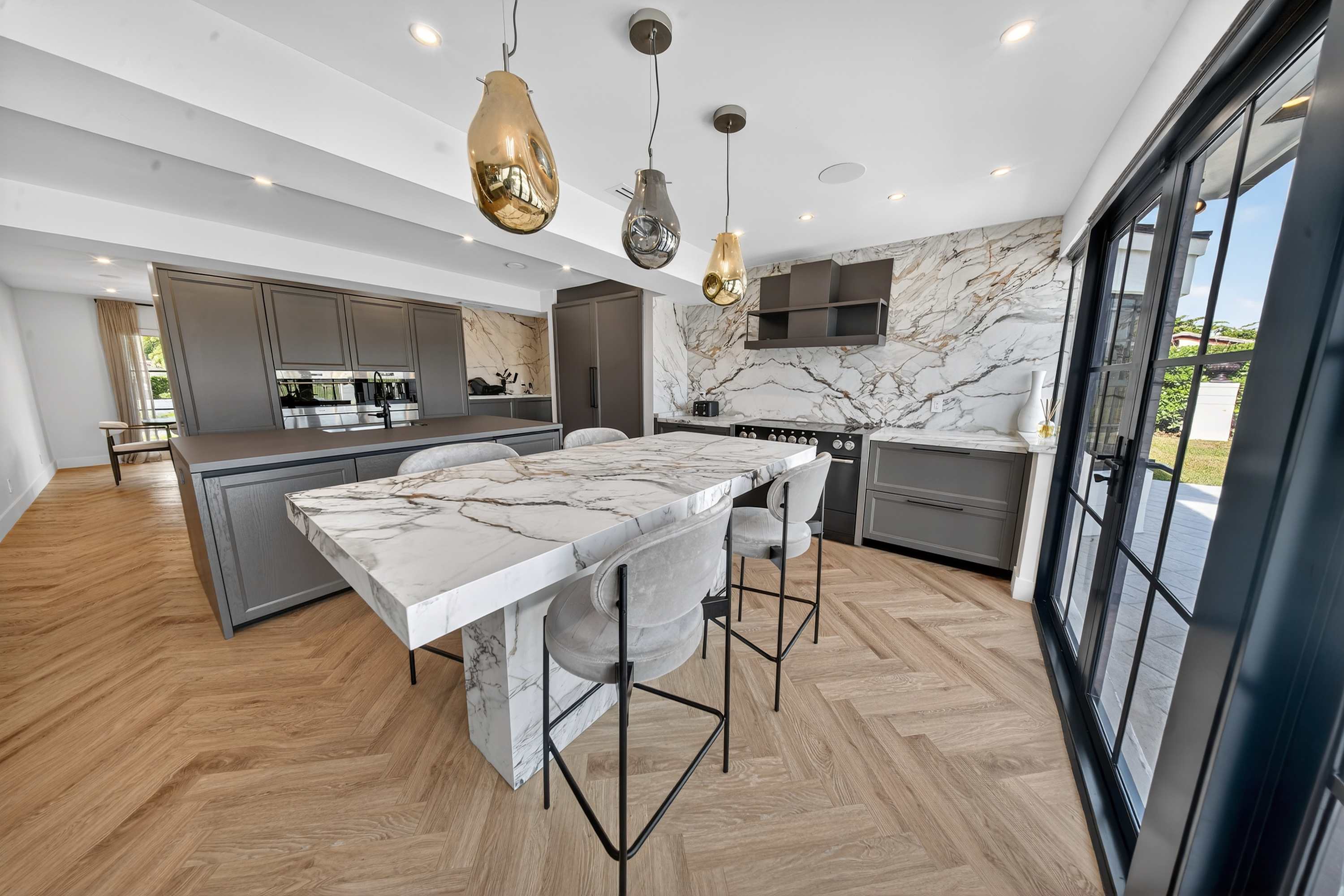 Brand New 5 bedroom Modern Home on Golf course - Picture 37