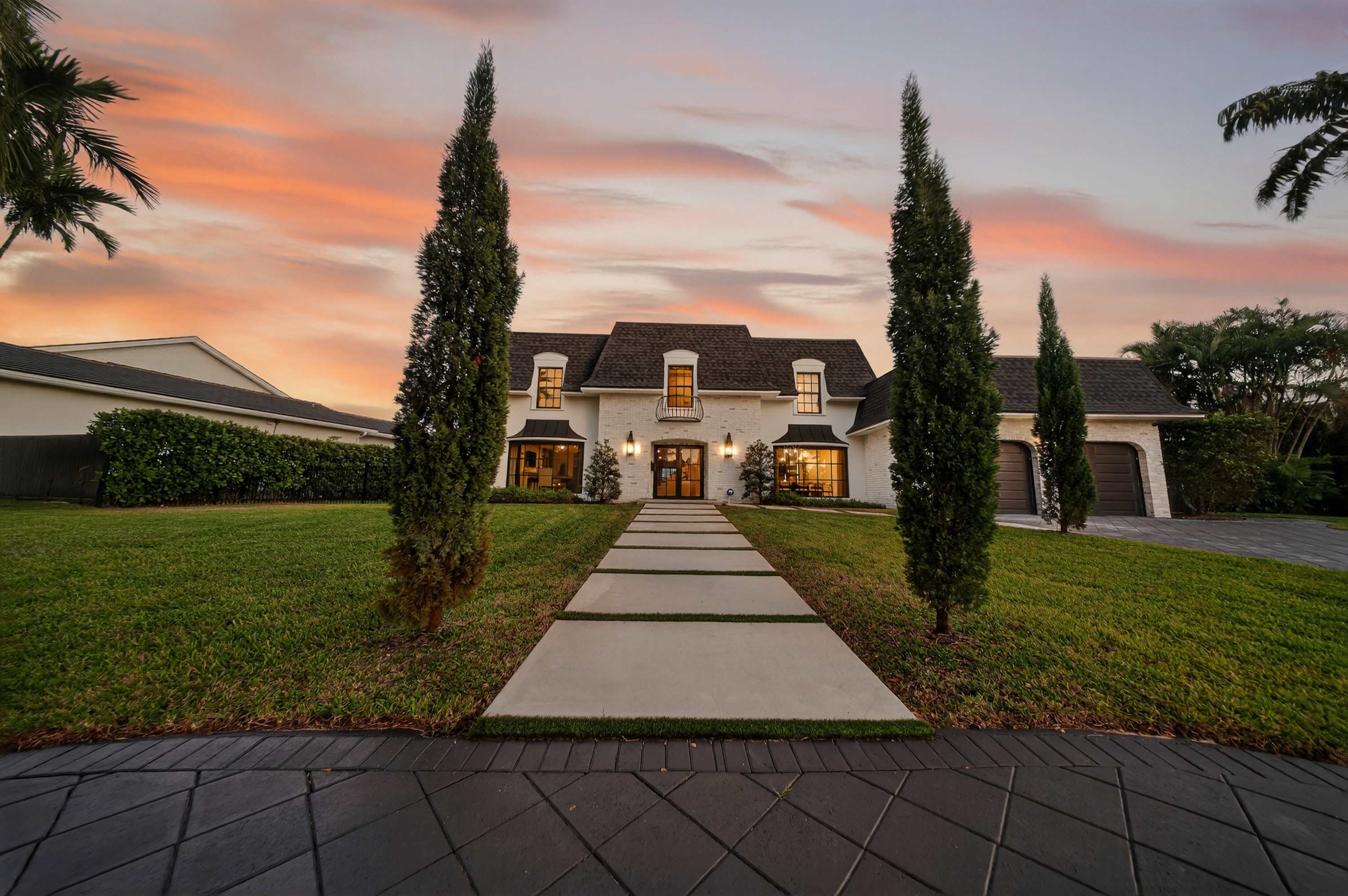 Brand New 5 bedroom Modern Home on Golf course