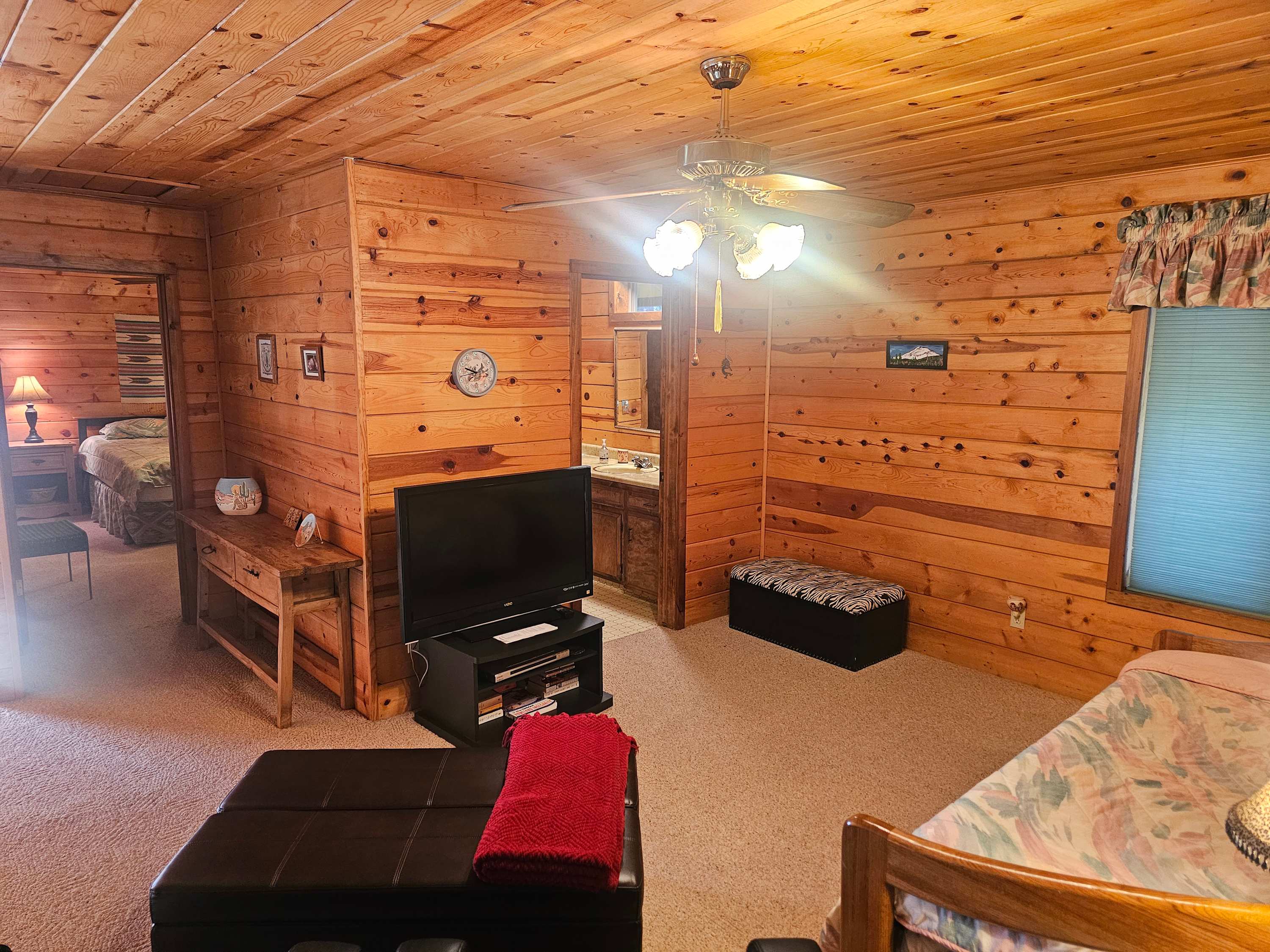  The Cozy Knotty Pine Enchantment Retreat
