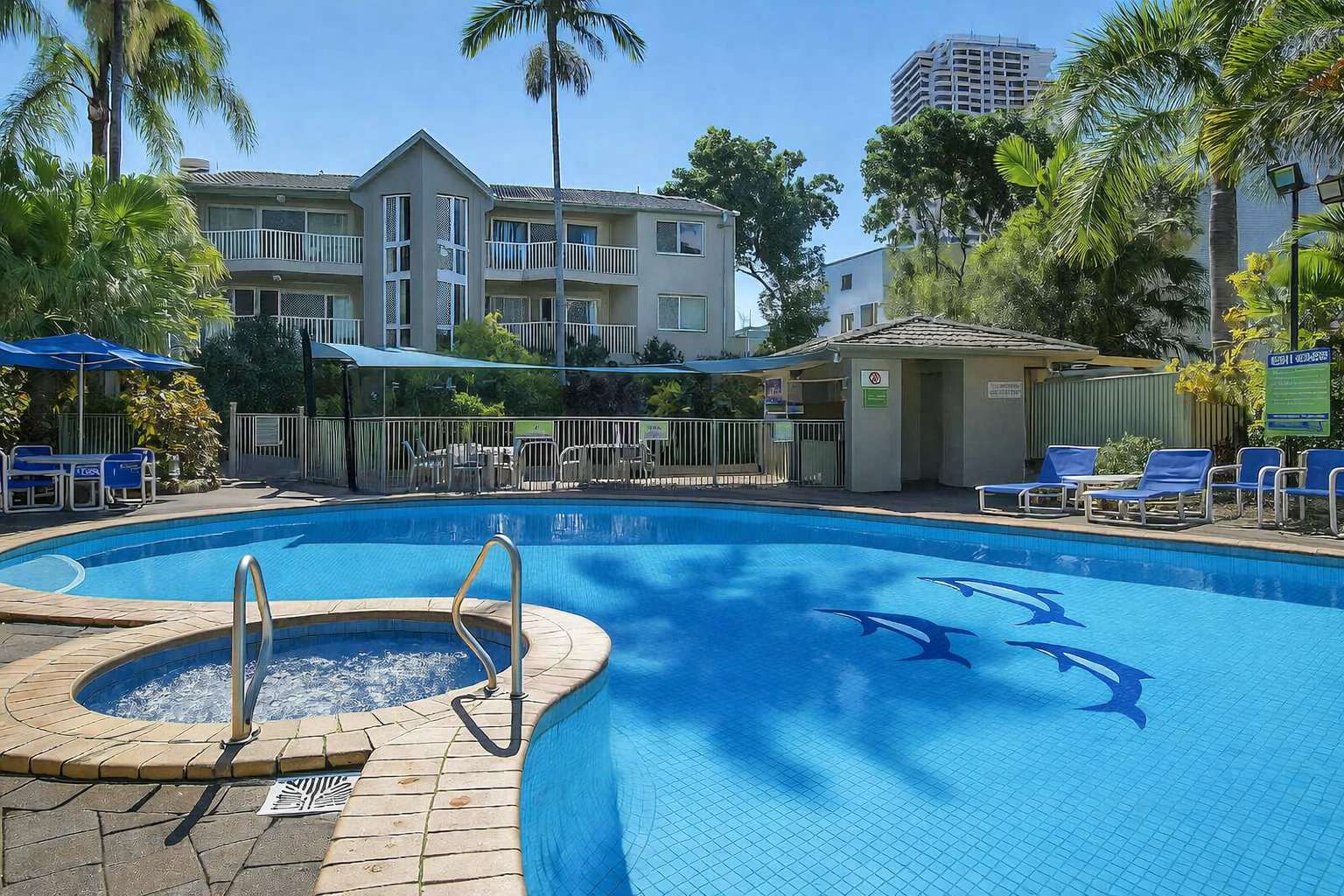 Beachside 2BR Pool, BBQ Netflix — Surfers Paradise, QLD — vacation rental