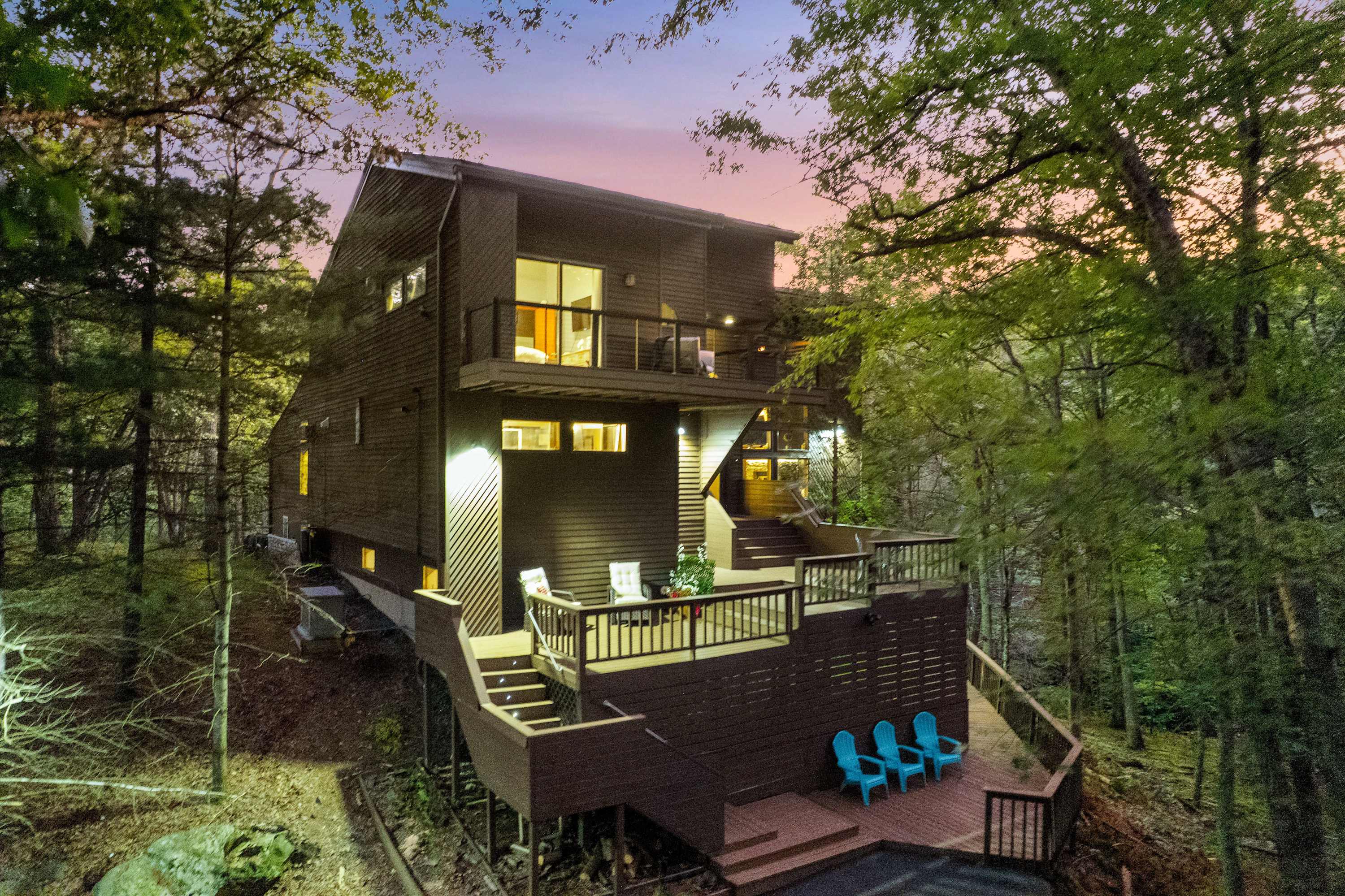 Waterfall Views! Hot Tub, Game Room, Dog Friendly