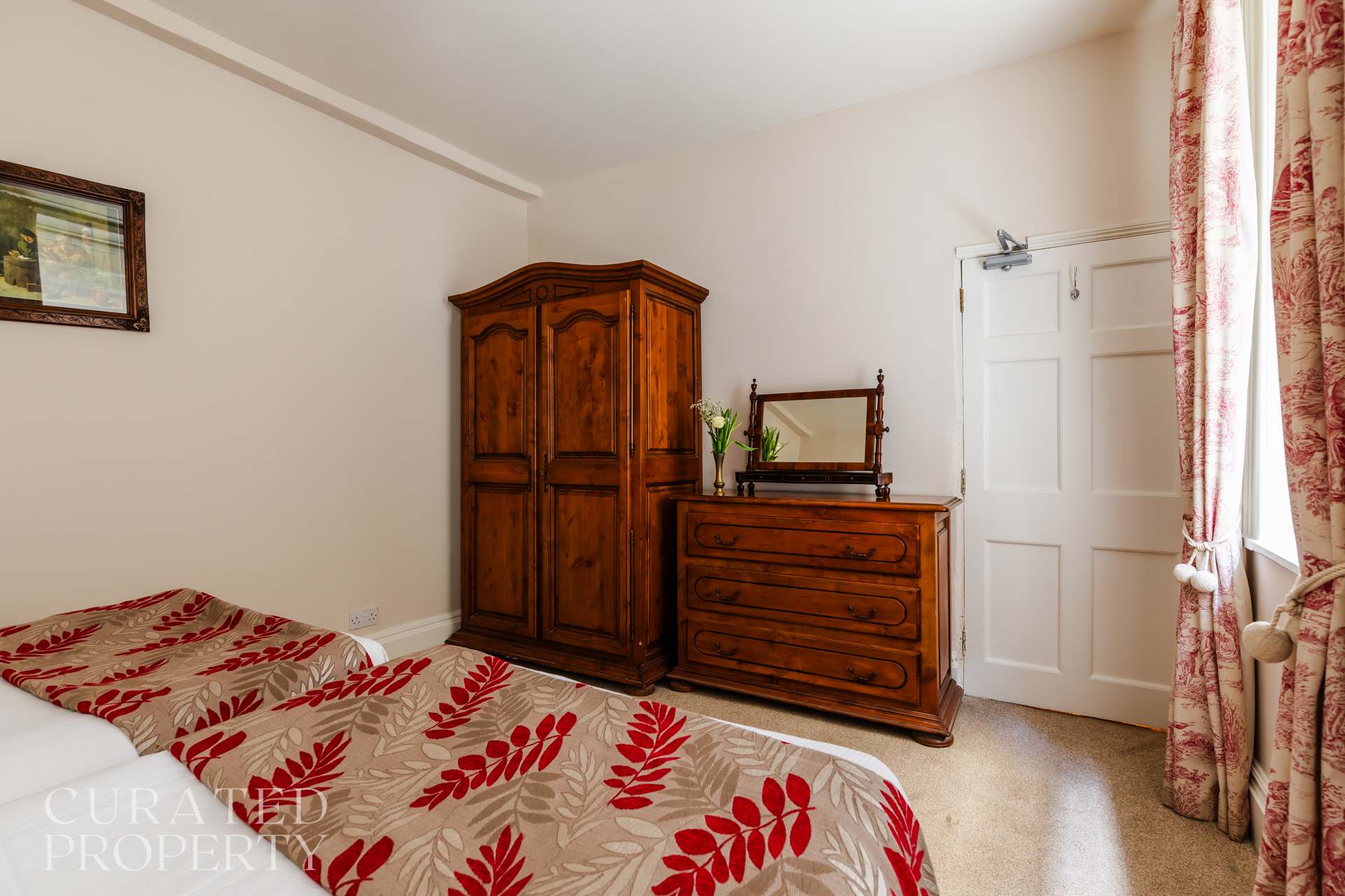 View The Admirals House - Central Bath & Free Parking! in Vineyards 20 BA1 5NA The Admirals House - Central Bath & Free Parking! in Vineyards 20 BA1 5NA - Property image 25 - VivreStays