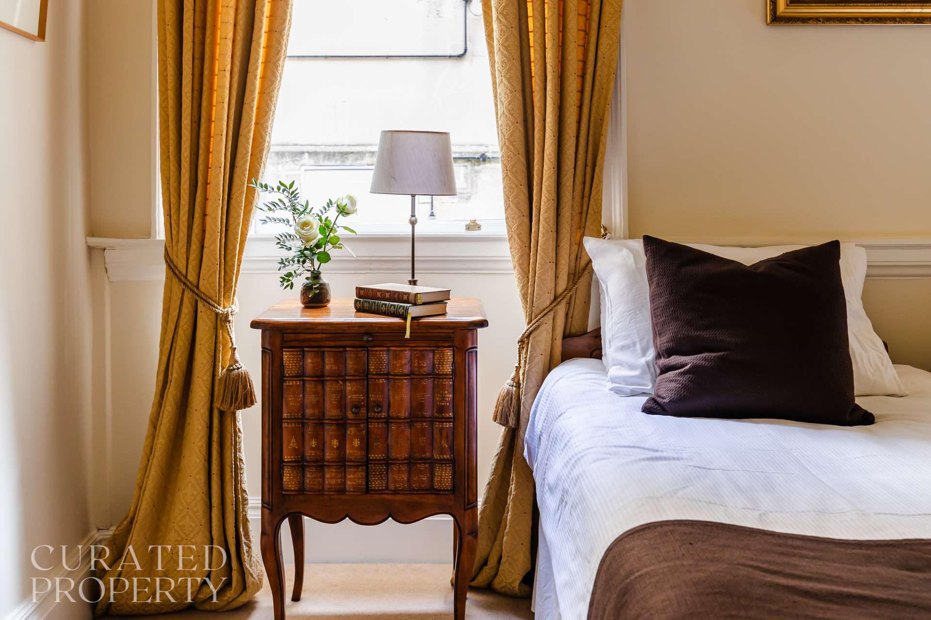 View The Admirals House - Central Bath & Free Parking! in Vineyards 20 BA1 5NA The Admirals House - Central Bath & Free Parking! in Vineyards 20 BA1 5NA - Property image 31 - VivreStays