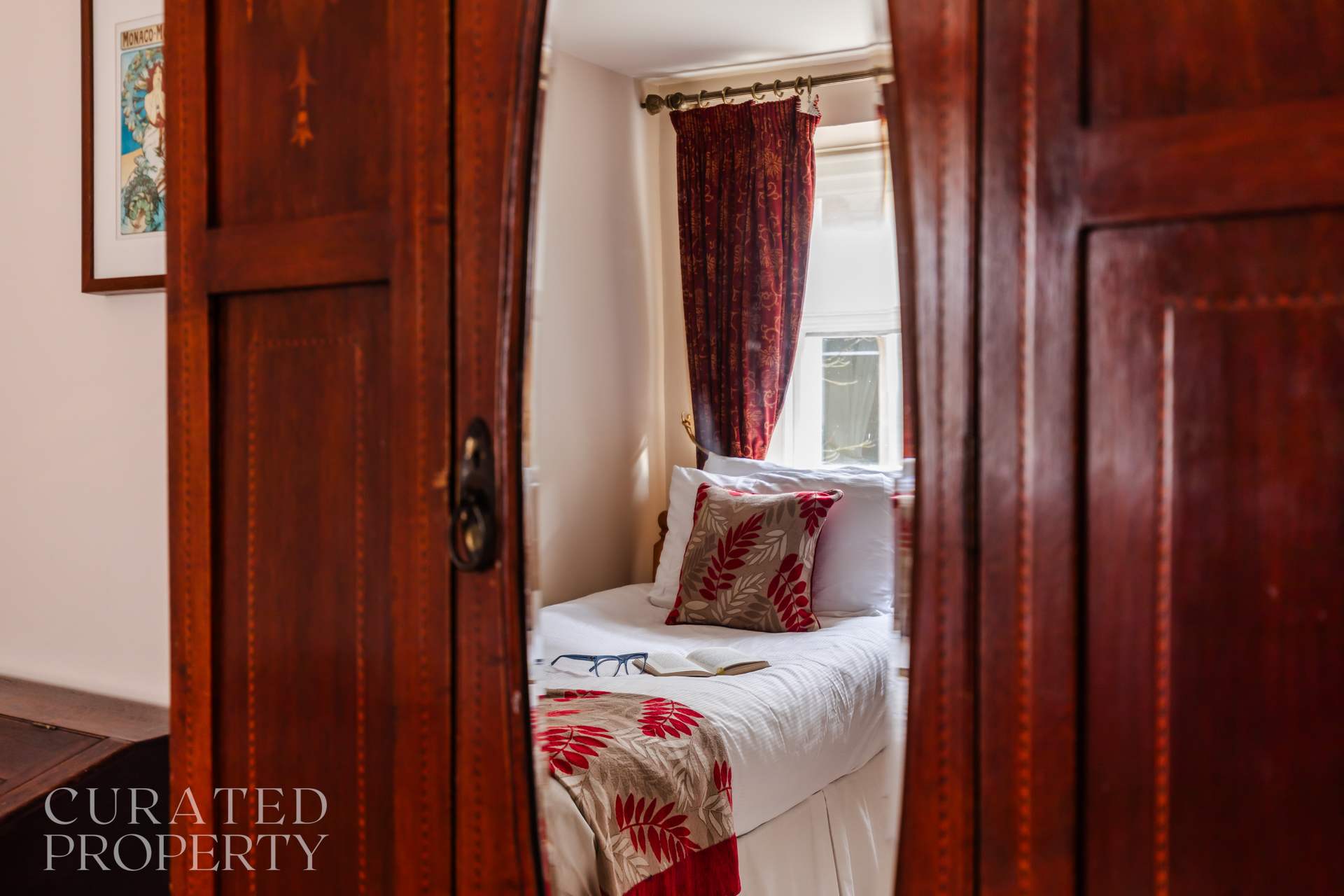 View The Admirals House - Central Bath & Free Parking! in Vineyards 20 BA1 5NA The Admirals House - Central Bath & Free Parking! in Vineyards 20 BA1 5NA - Property image 44 - VivreStays