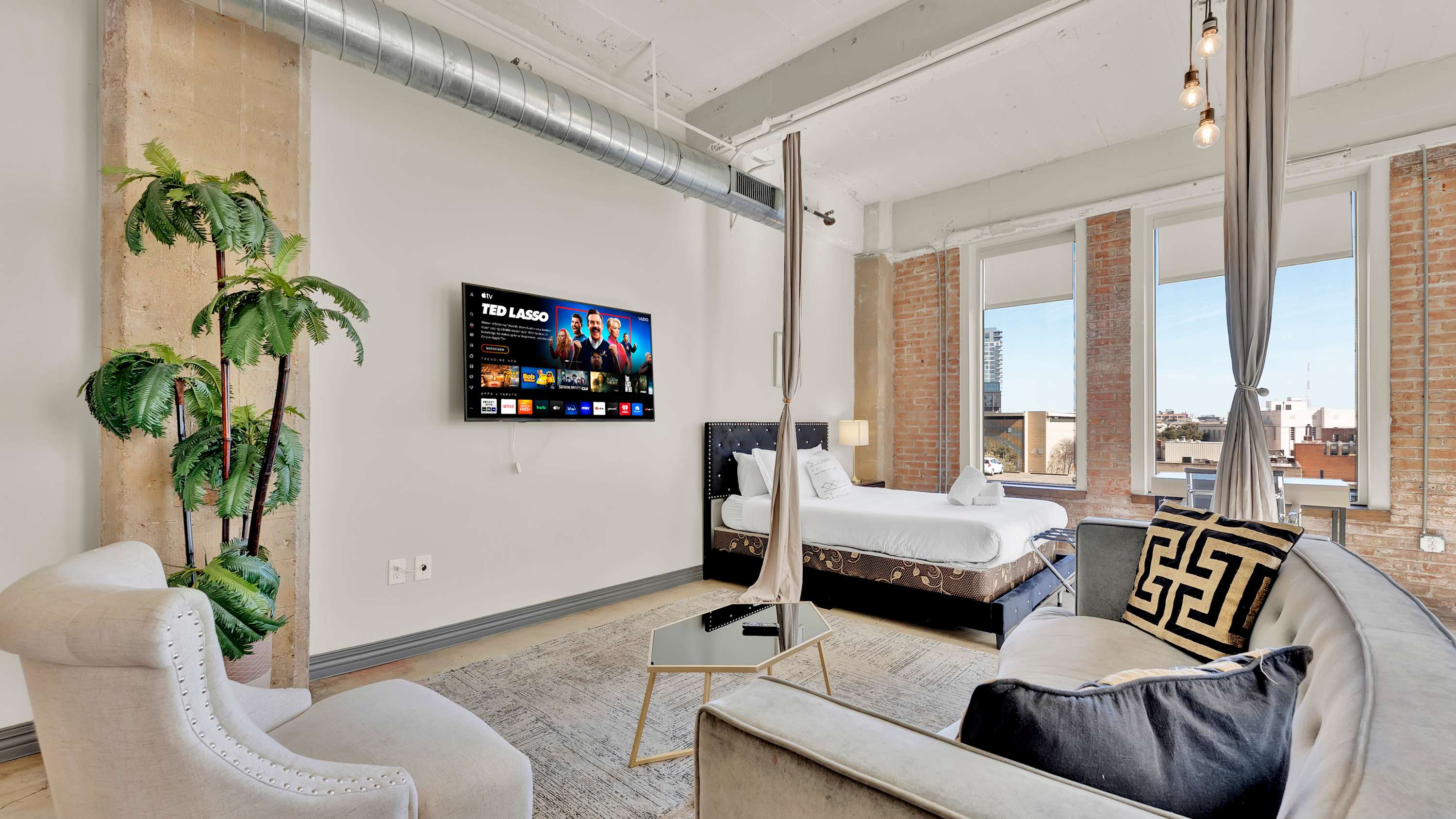 Stylish Furnishings And Skyline Views - Chic Urban Oasis - Dallas, TX