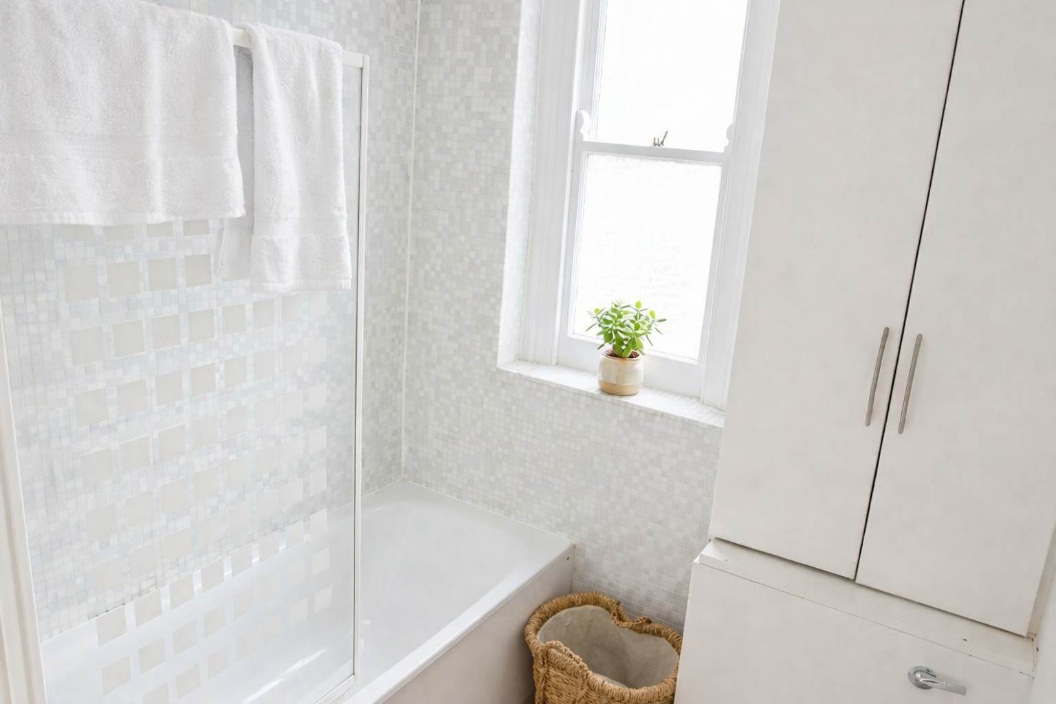 View The Victorian Fulham Retreat. 2BR Spacious in Mirabel Road 141 SW6 7EQ The Victorian Fulham Retreat. 2BR Spacious in Mirabel Road 141 SW6 7EQ - Property image 10 - VivreStays