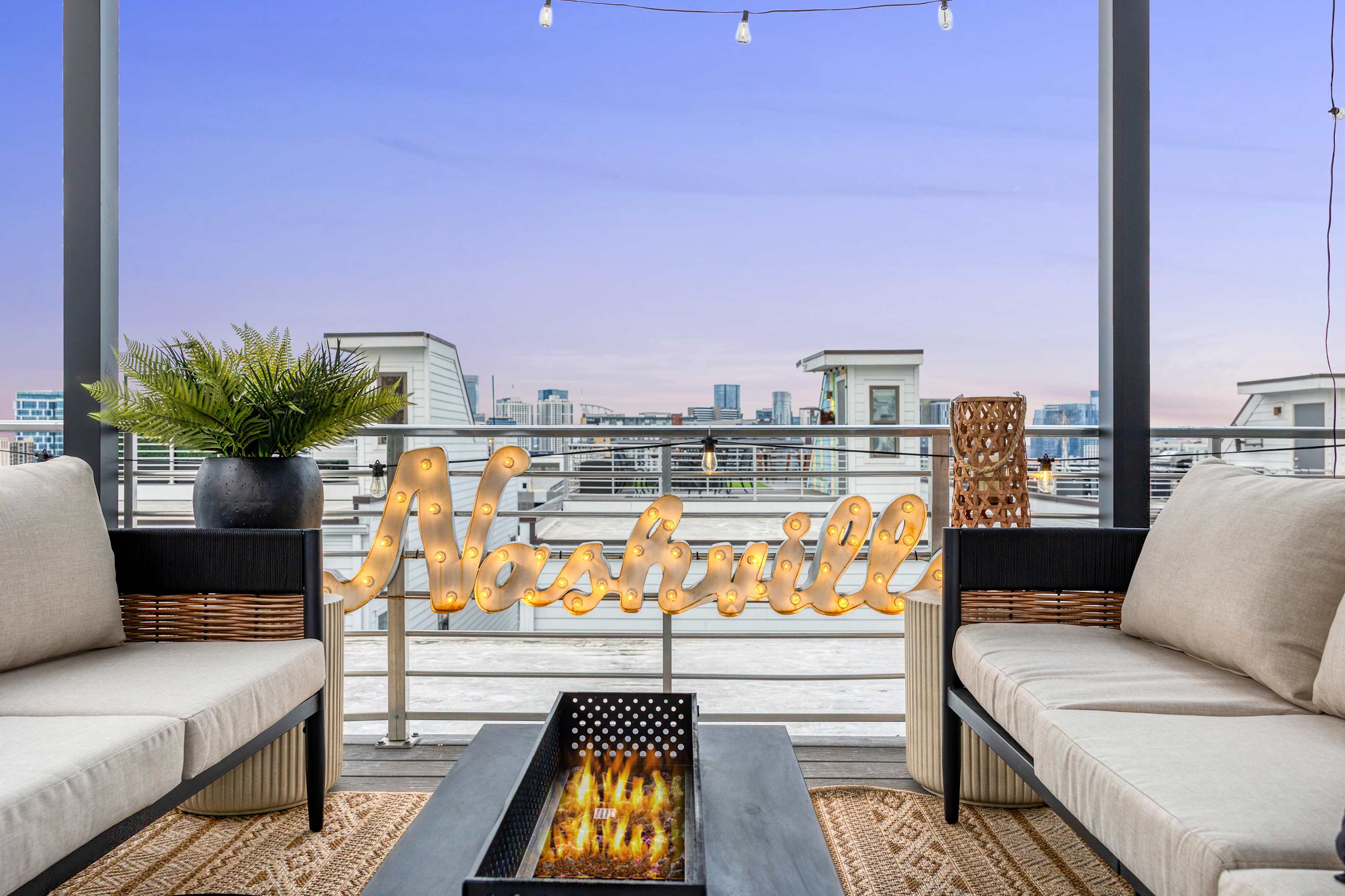 Rooftop Deck Nashville Skyline Views Tons of Beds! — Nashville, TN — vacation rental