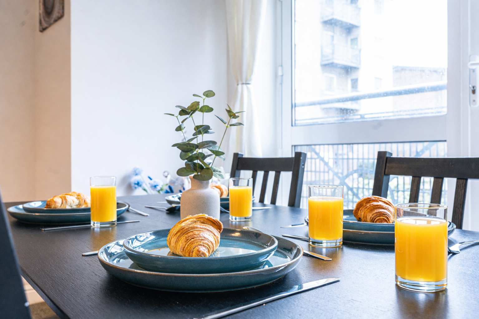 Spacious 2BR Flat - Bounds Green, Private Parking