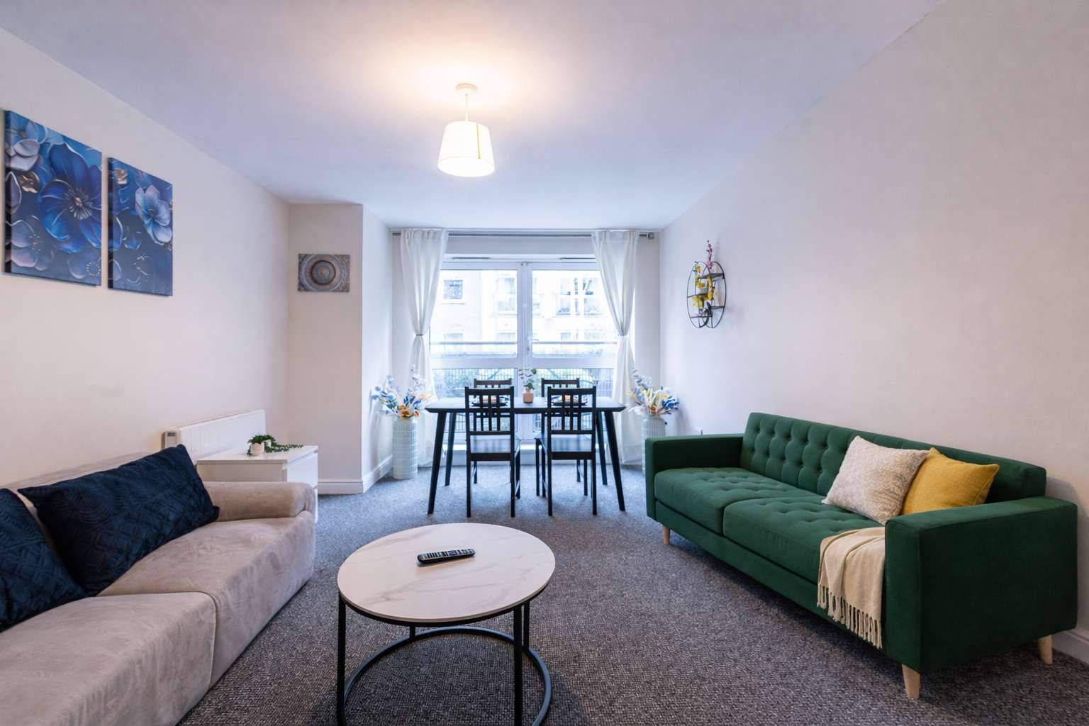 Spacious 2BR Flat - Bounds Green, Private Parking