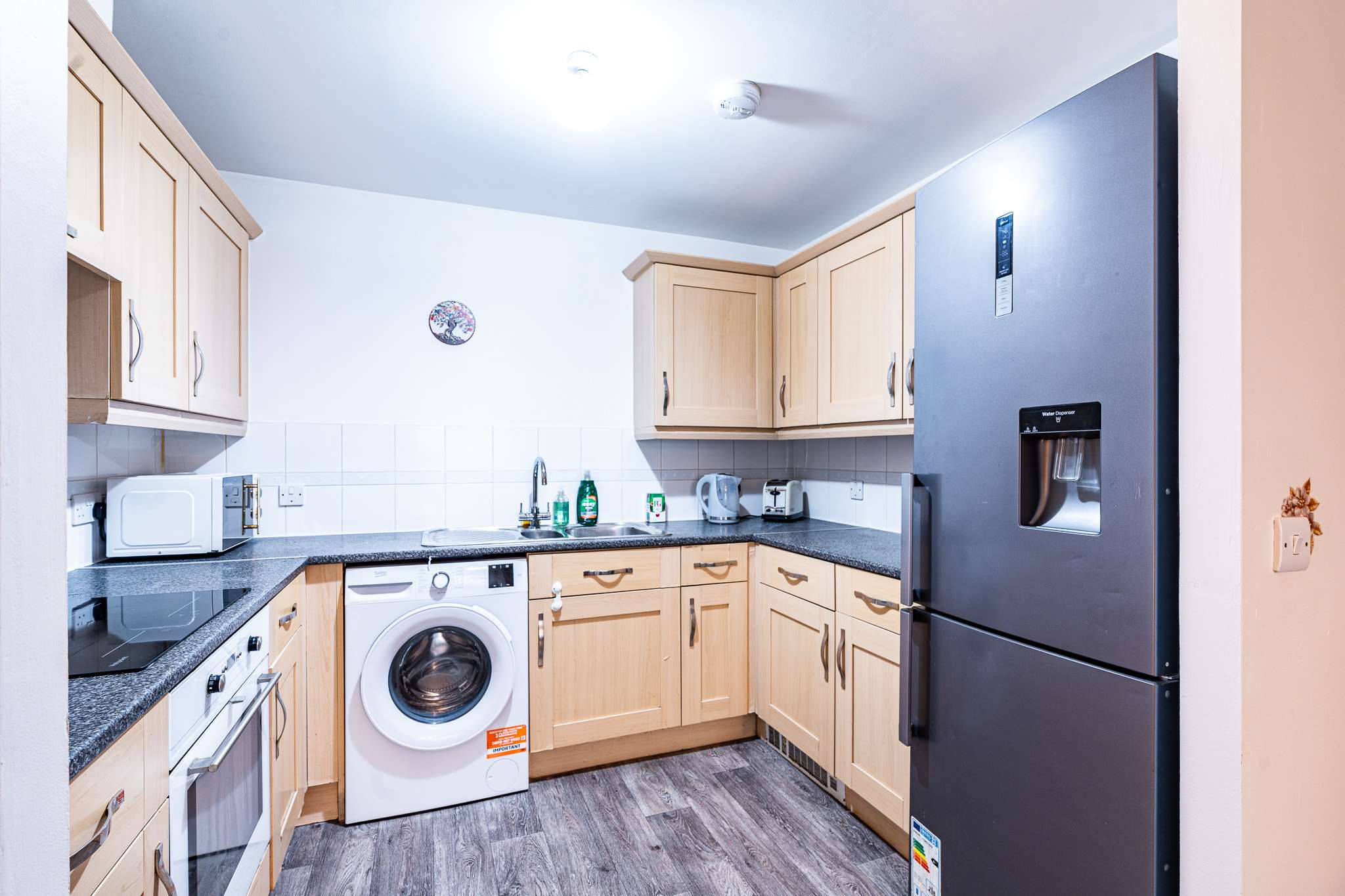 Spacious 2BR Flat - Bounds Green, Private Parking
