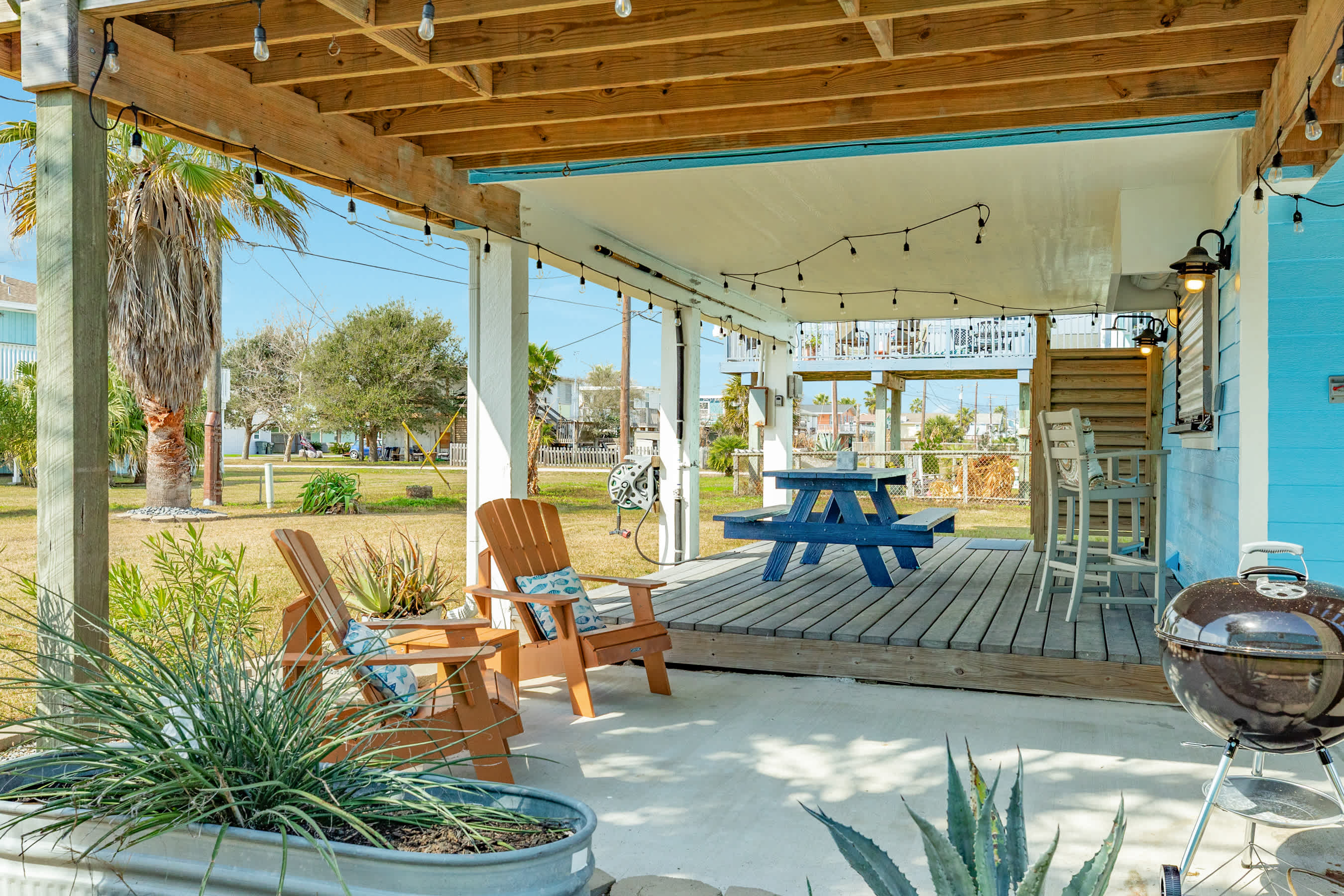 The Lone Star Hangout Outdoor Bar Near Marina Restaurants