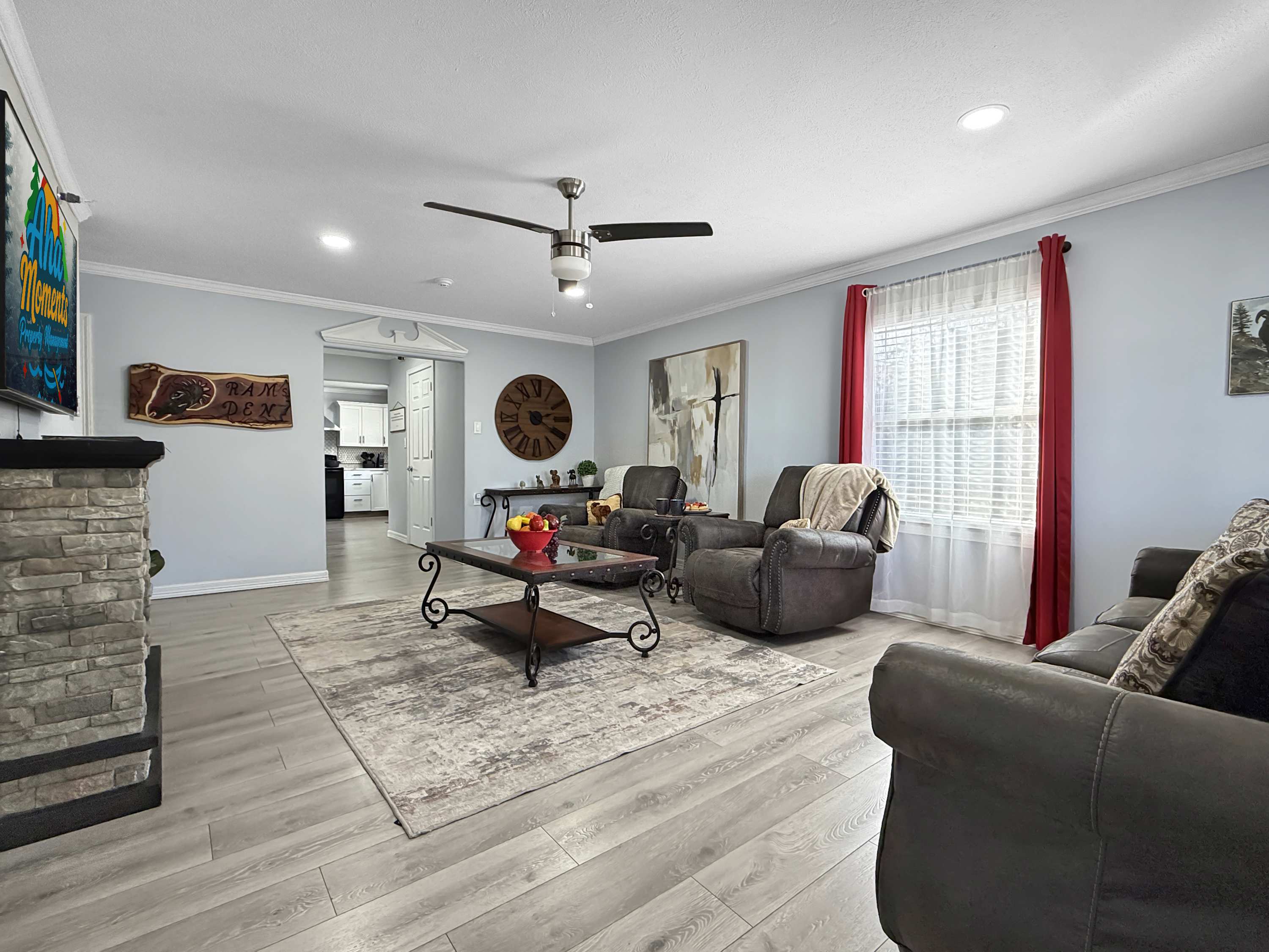 Walk to Downtown, Hot Tub, Game Room, Boat Parking