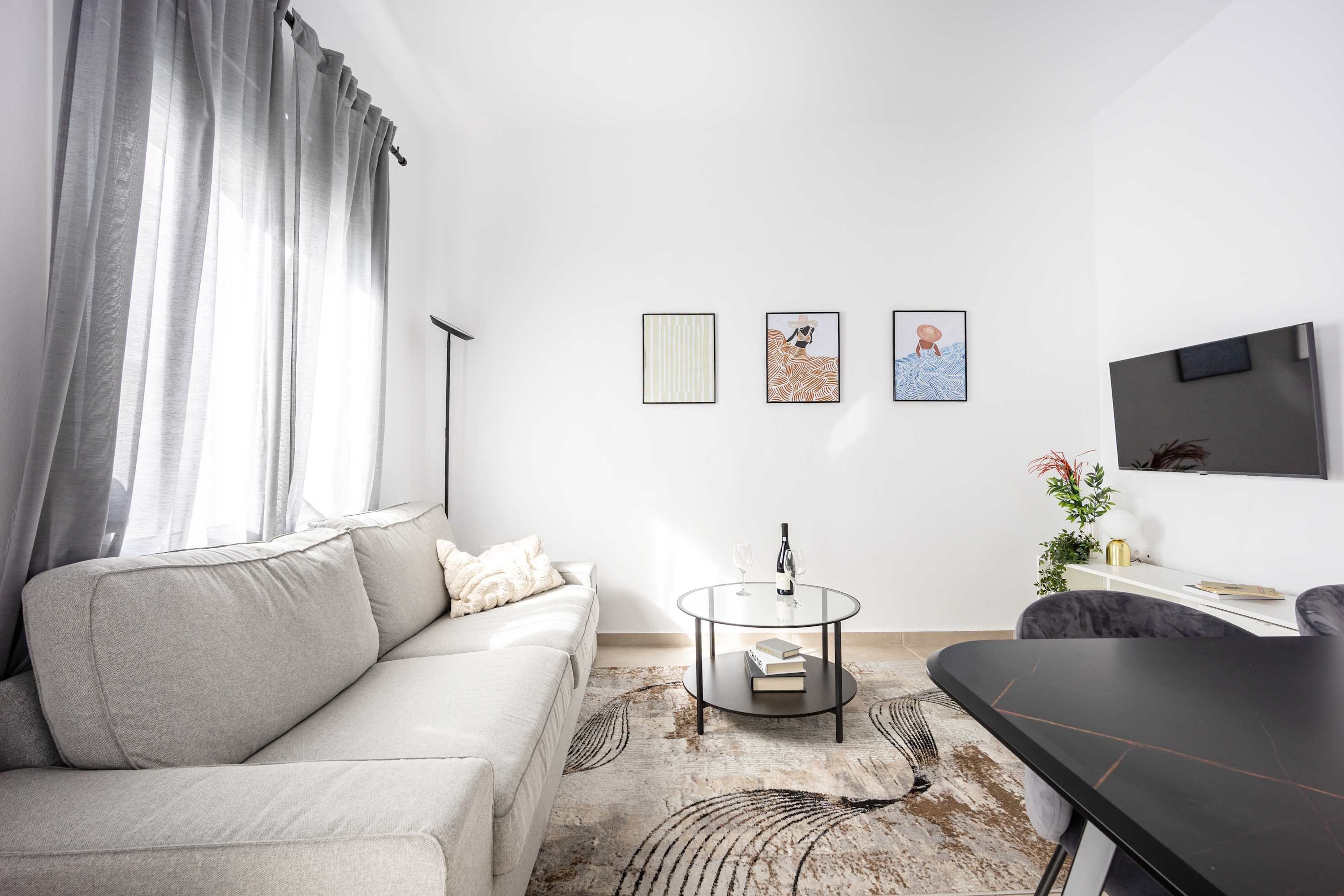 Bright Cozy 2BR l Private Balcony & Work Corner — Athens, Athens — vacation rental