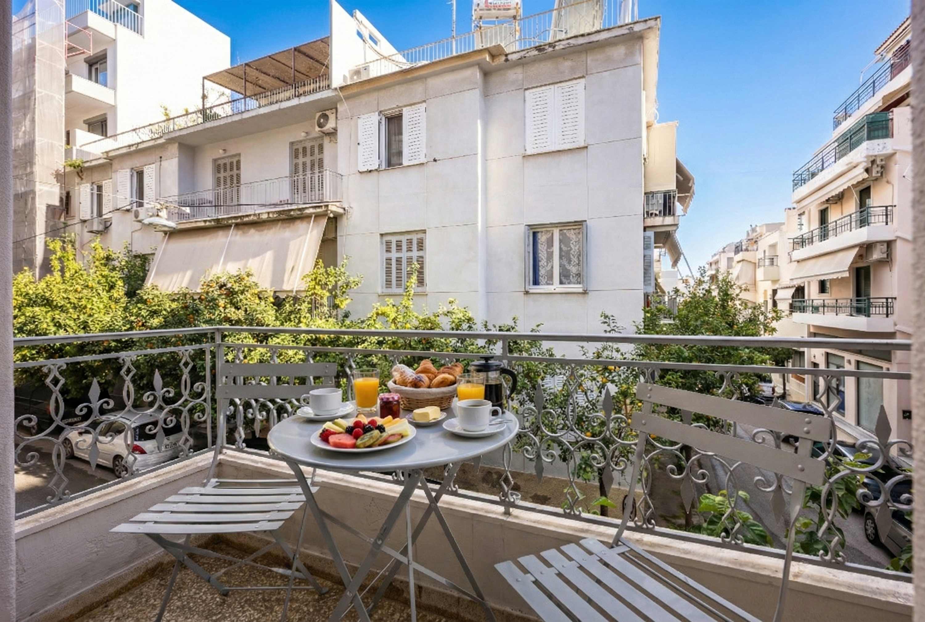 Bright Cozy 2BR l Private Balcony & Work Corner