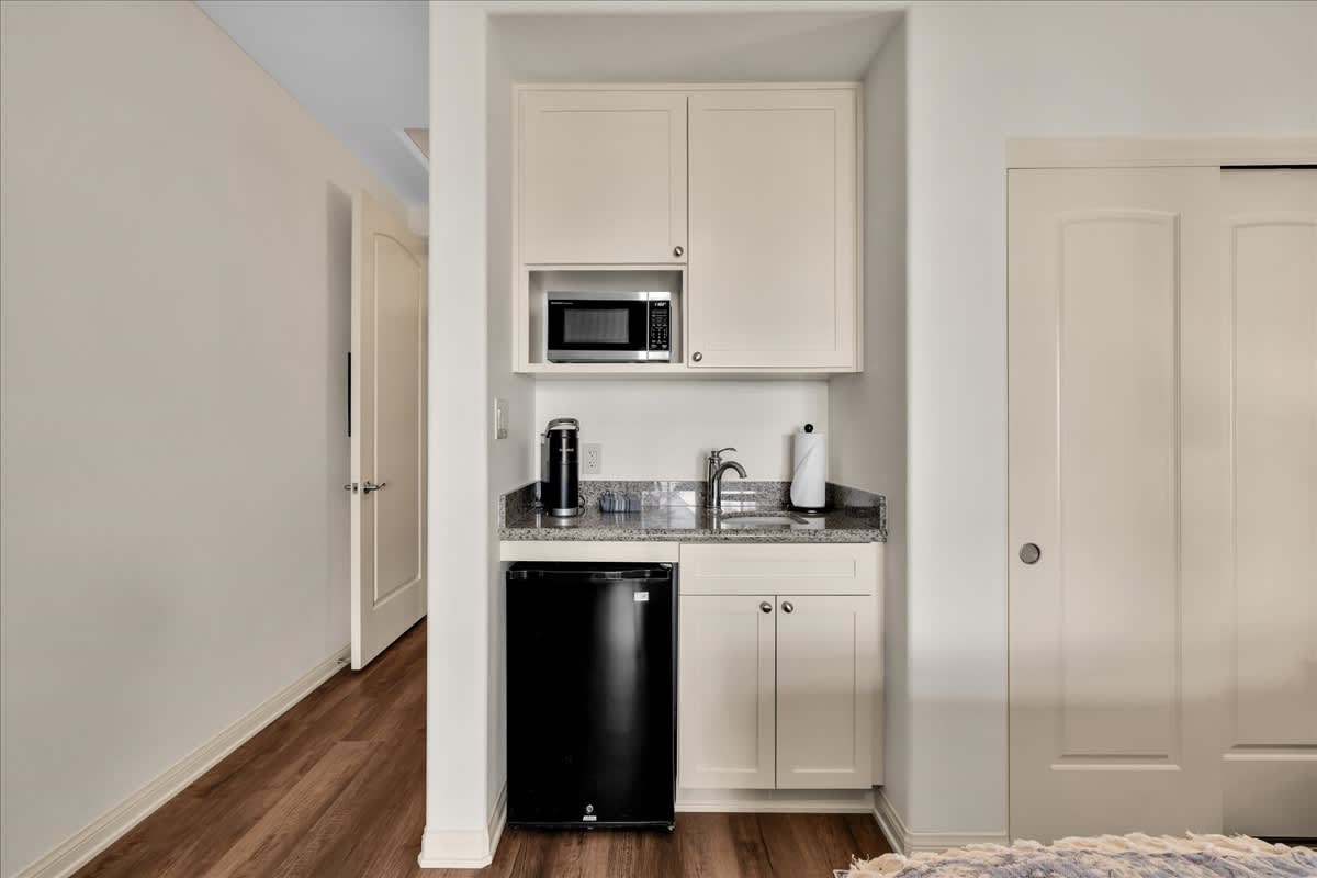 Newly Remodeled Legacy Villas Studio Villa #B - Photo 4