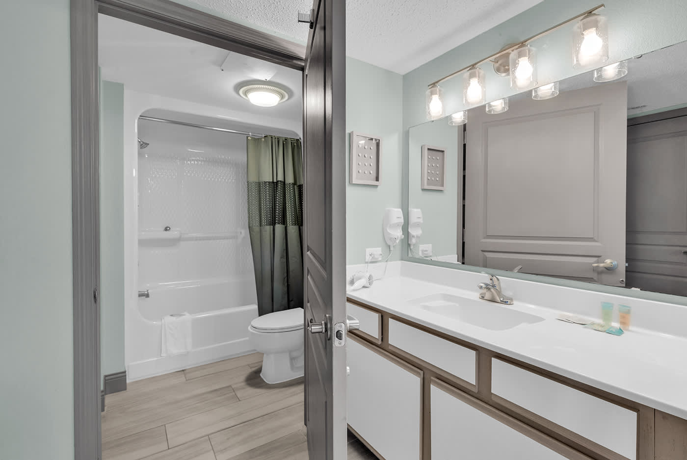 Family Friendly Oceanfront 3BR with Pools Hot Tubs | Photo 20