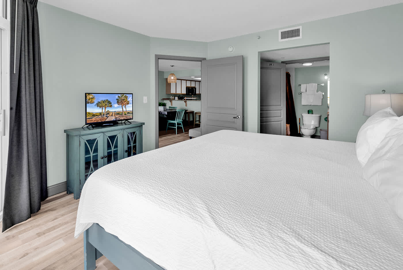 Family Friendly Oceanfront 3BR with Pools Hot Tubs | Photo 11