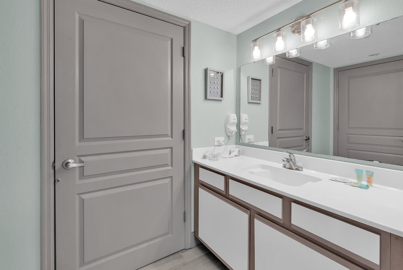 Family Friendly Oceanfront 3BR with Pools Hot Tubs | Photo 22