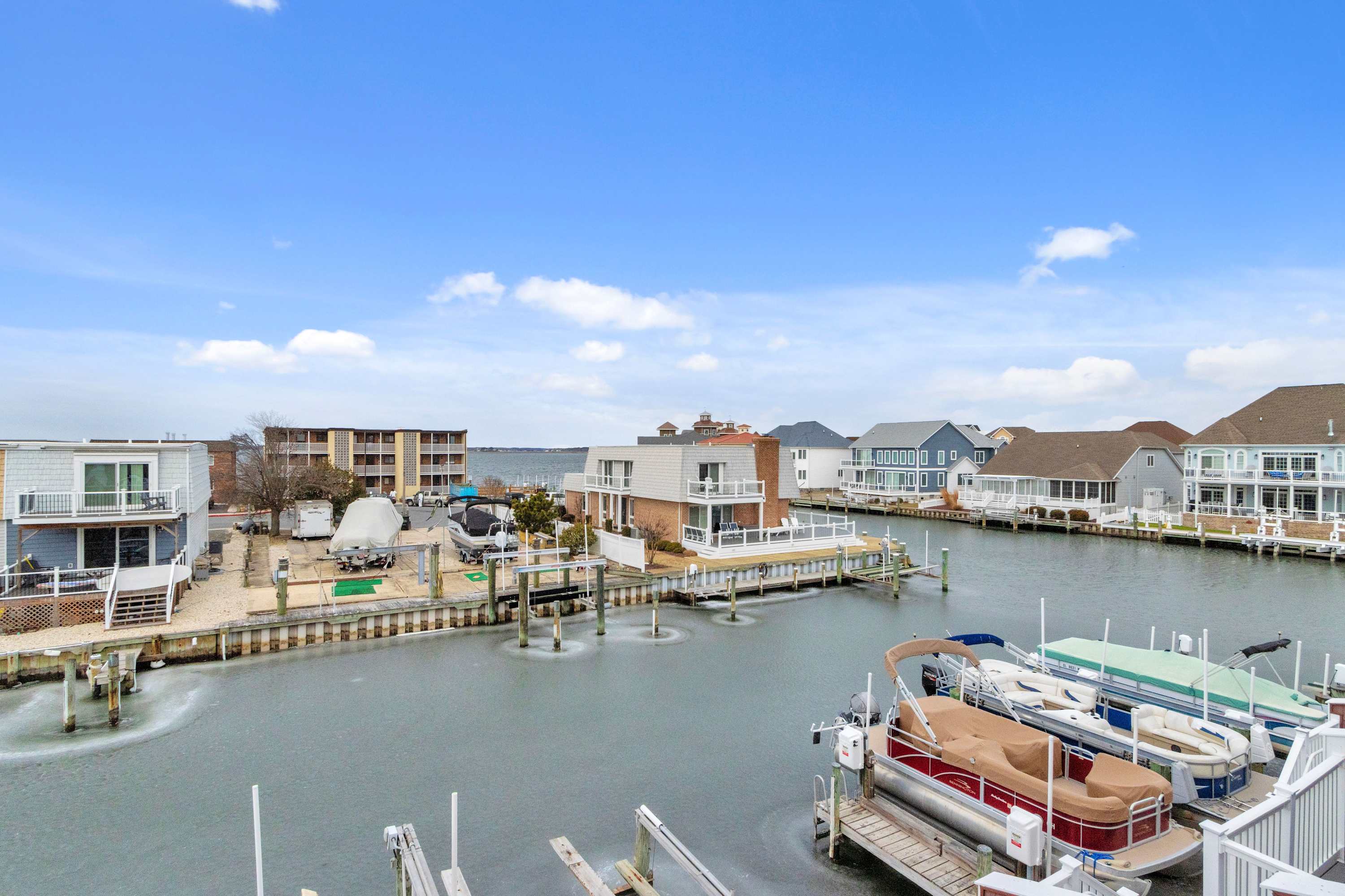 Harbour Bay 5, Beautiful 3BR Modern Bayside Townhome, Quiet!