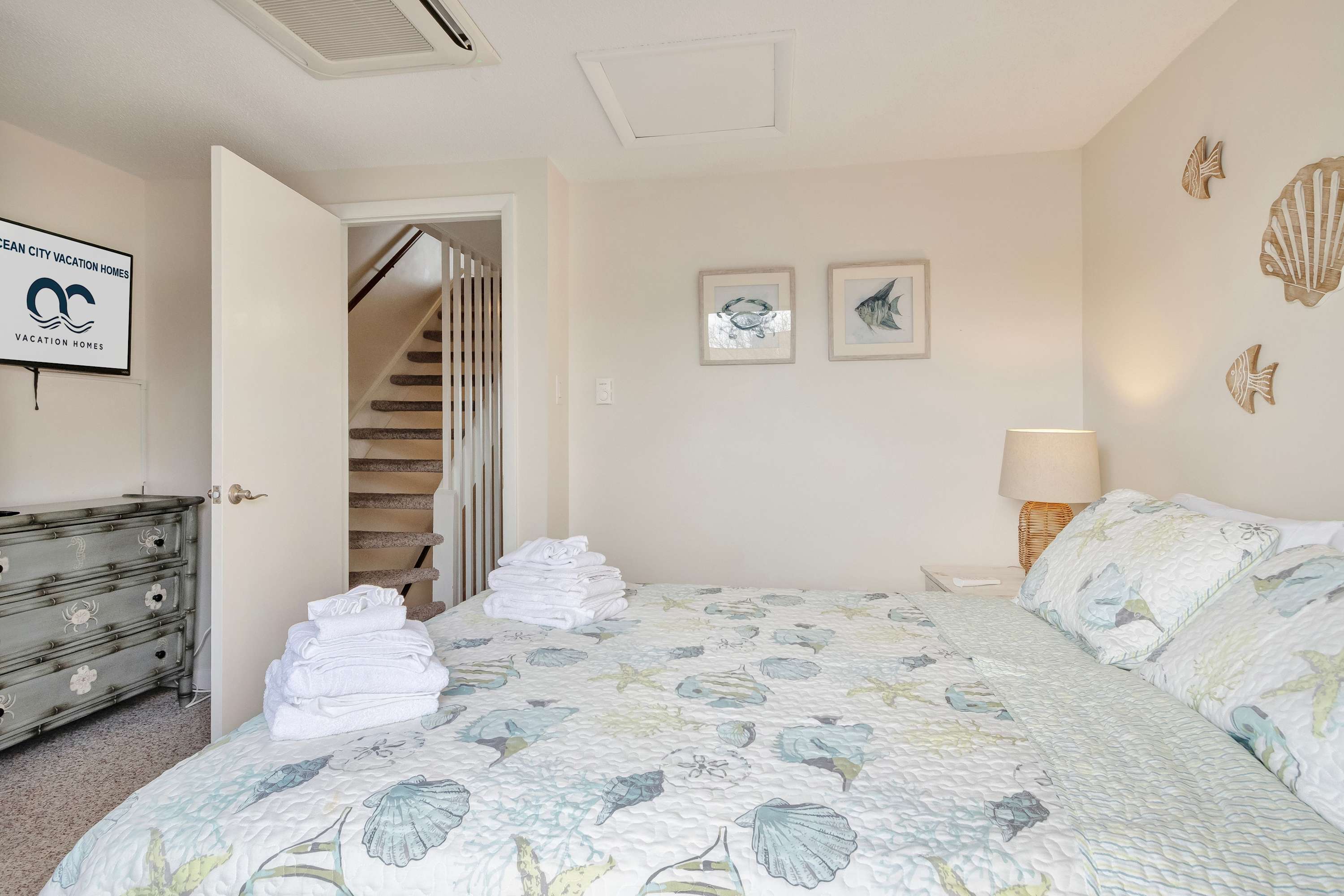 Harbour Bay 5, Beautiful 3BR Modern Bayside Townhome, Quiet!