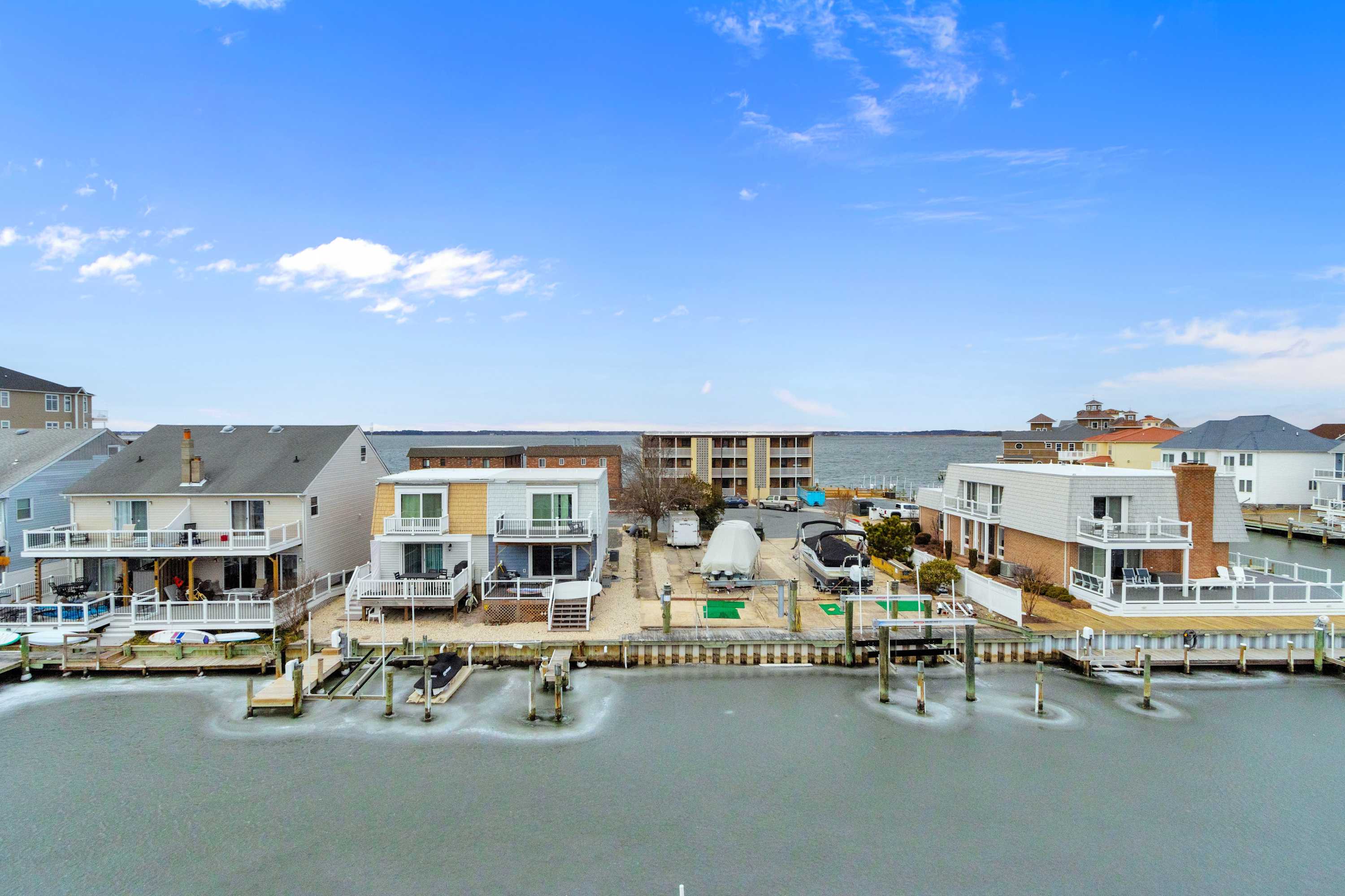 Harbour Bay 5, Beautiful 3BR Modern Bayside Townhome, Quiet!