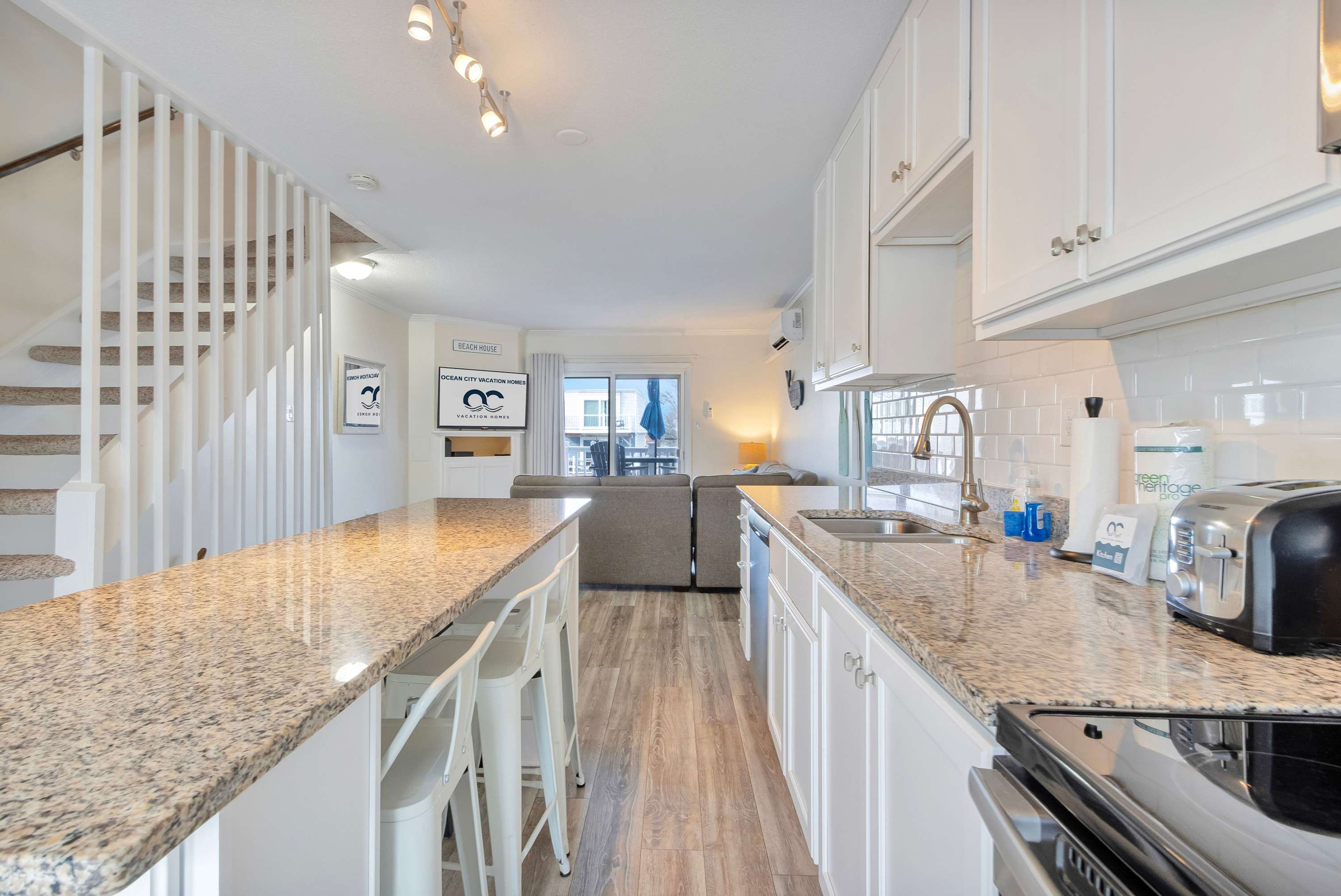 Harbour Bay 5, Beautiful 3BR Modern Bayside Townhome, Quiet!
