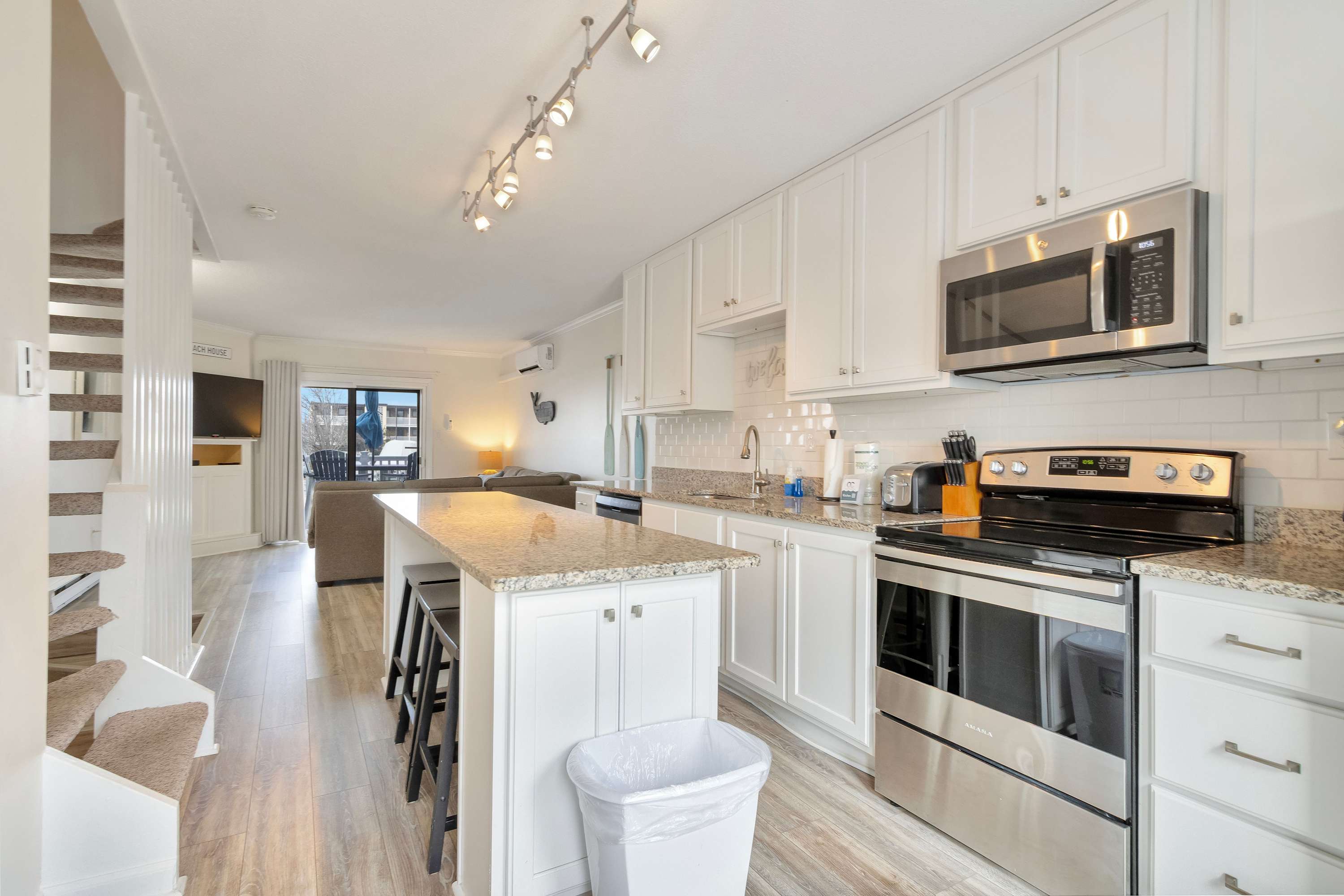 Harbour Bay 5, Beautiful 3BR Modern Bayside Townhome, Quiet!