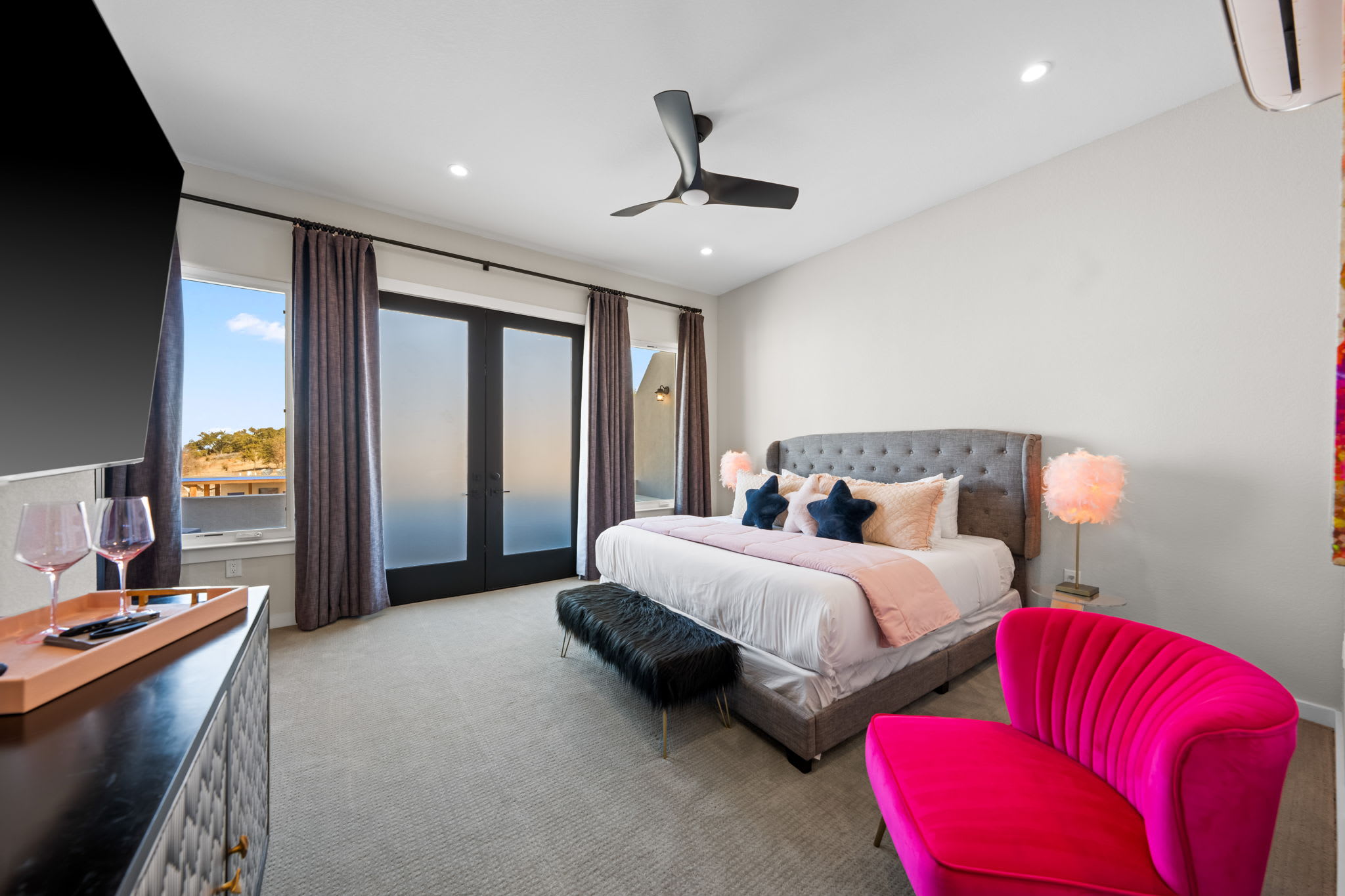 Bentley Hotel - 2 Story Suite — Johnson City, TX — vacation rental