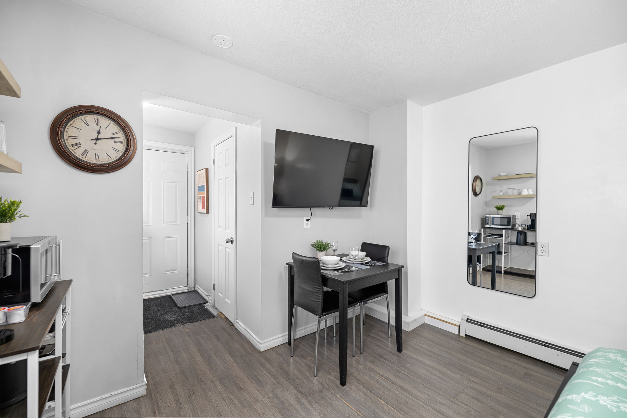 Bright, open living space to unwind