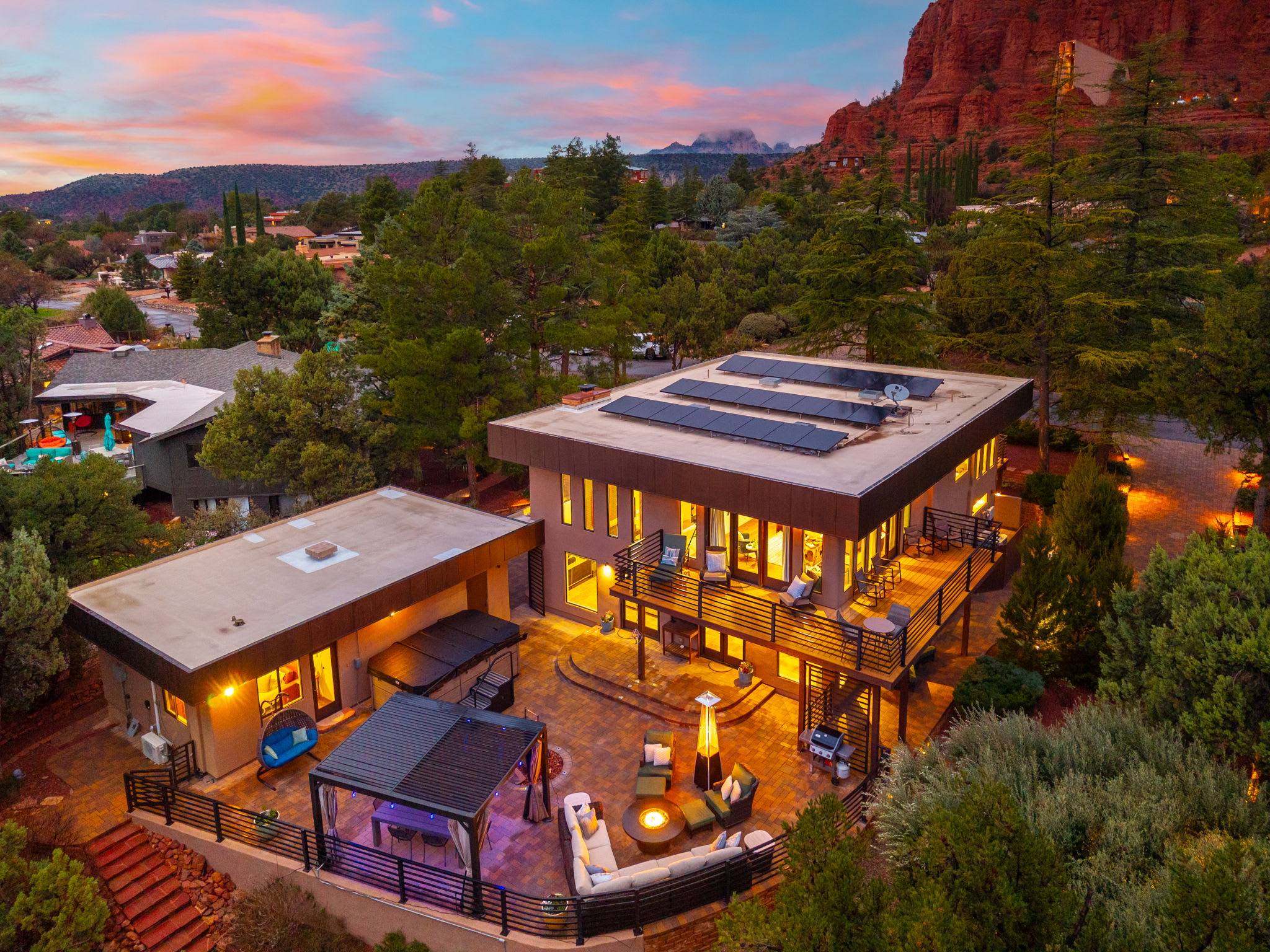 NEW| Luxe Chapel Garden Retreat | Chapel Views!